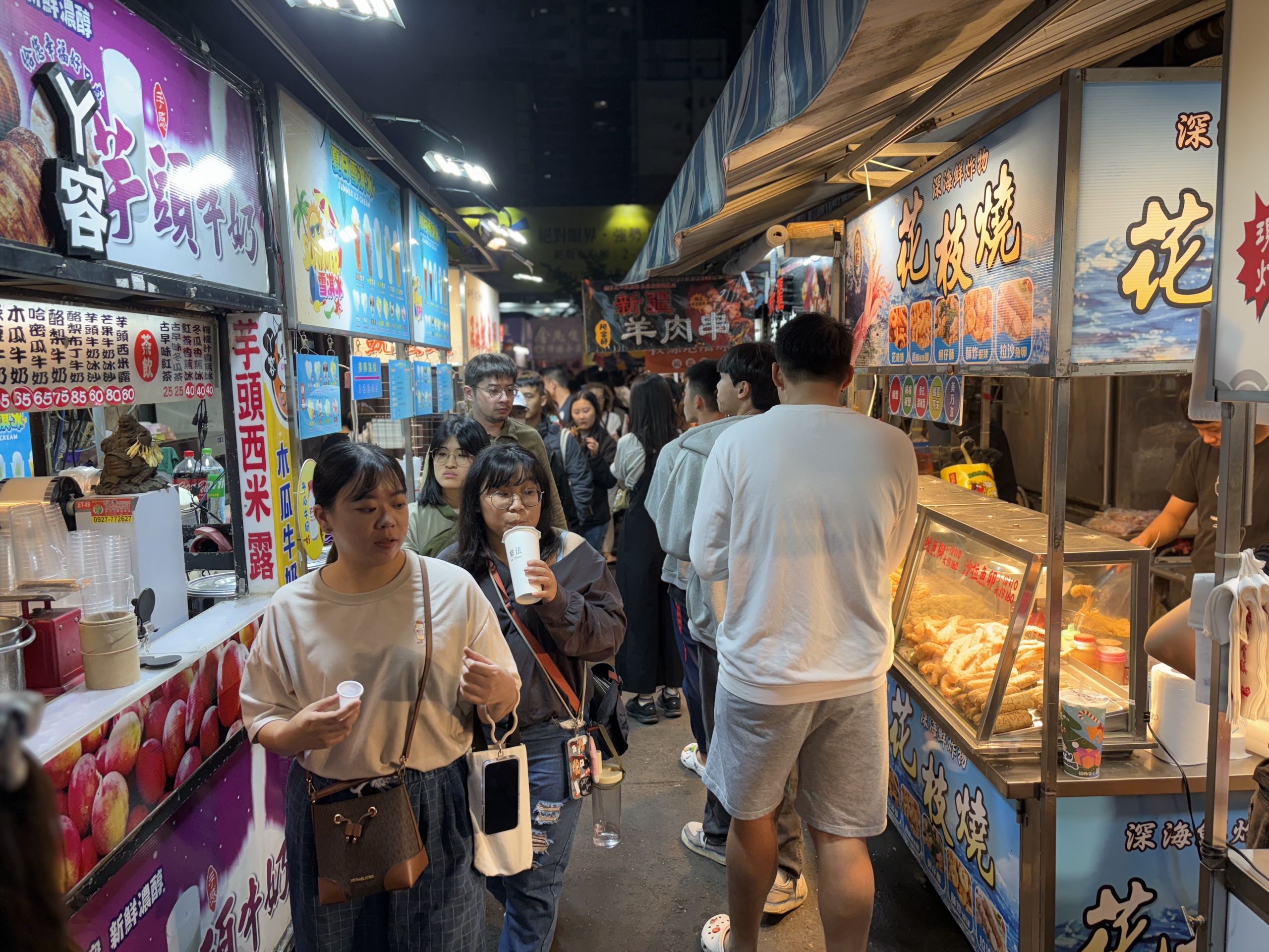 探索台湾总是人潮拥挤的夜市
