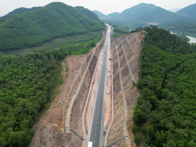 Cam Lộ - La Sơn高速公路扩建至四车道