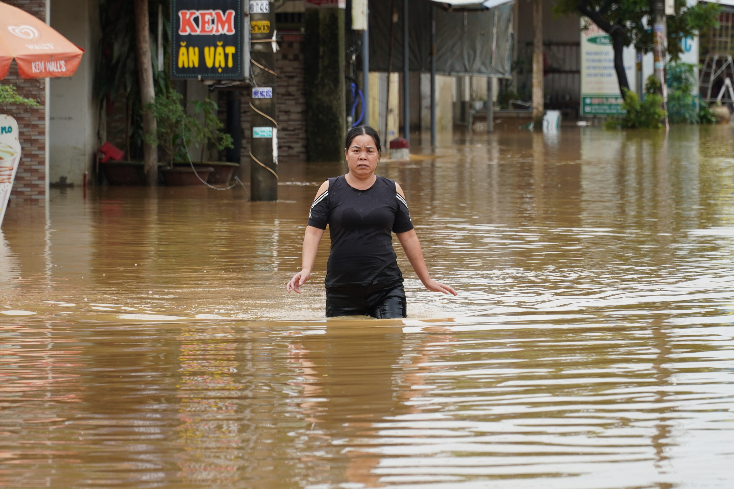 岘港要求做好“四个就地”方针以应对台风Kalmaegi