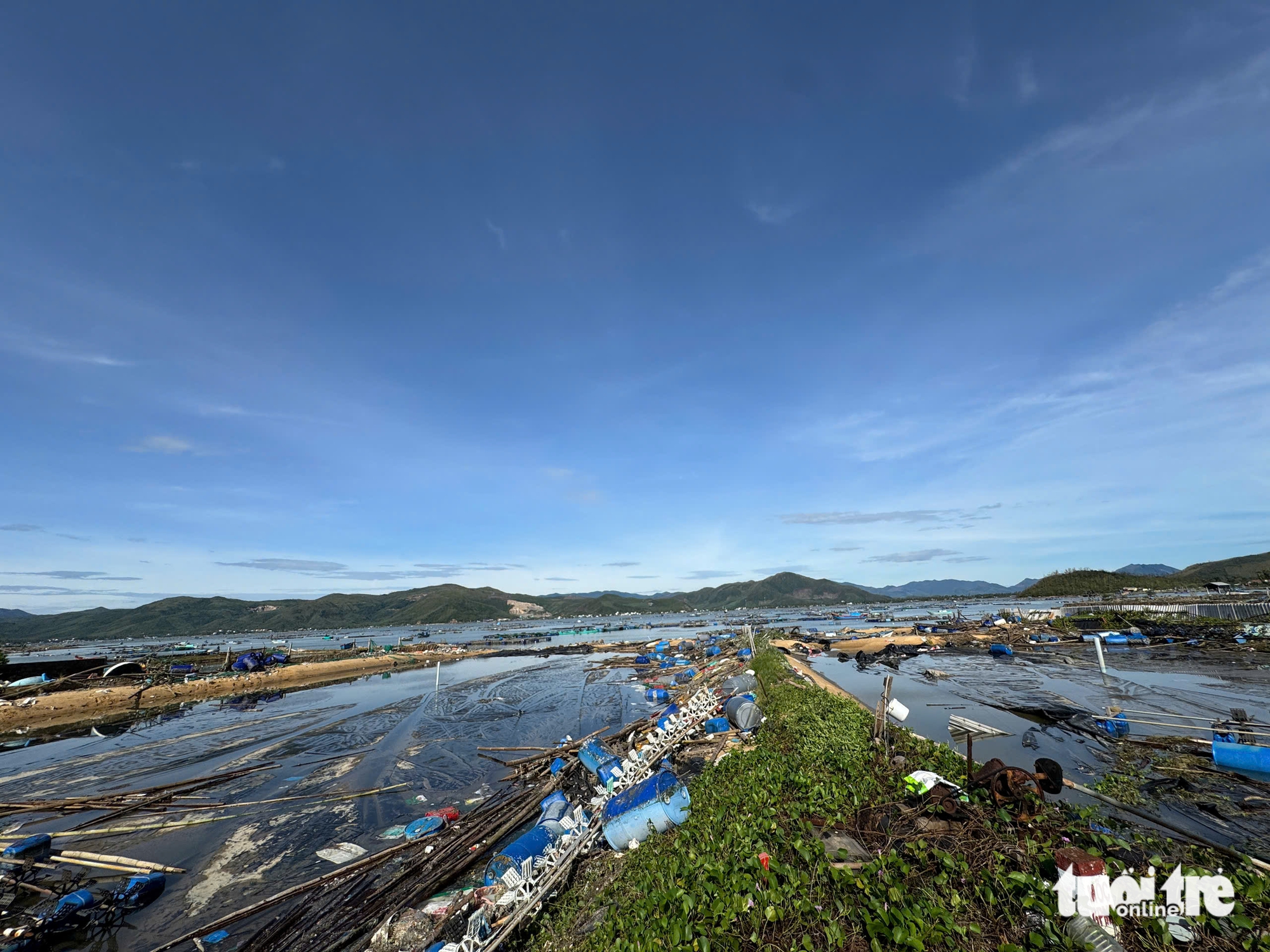 Đắk Lắk: 台风 Kalmaegi 导致数万鱼虾养殖笼完全被毁