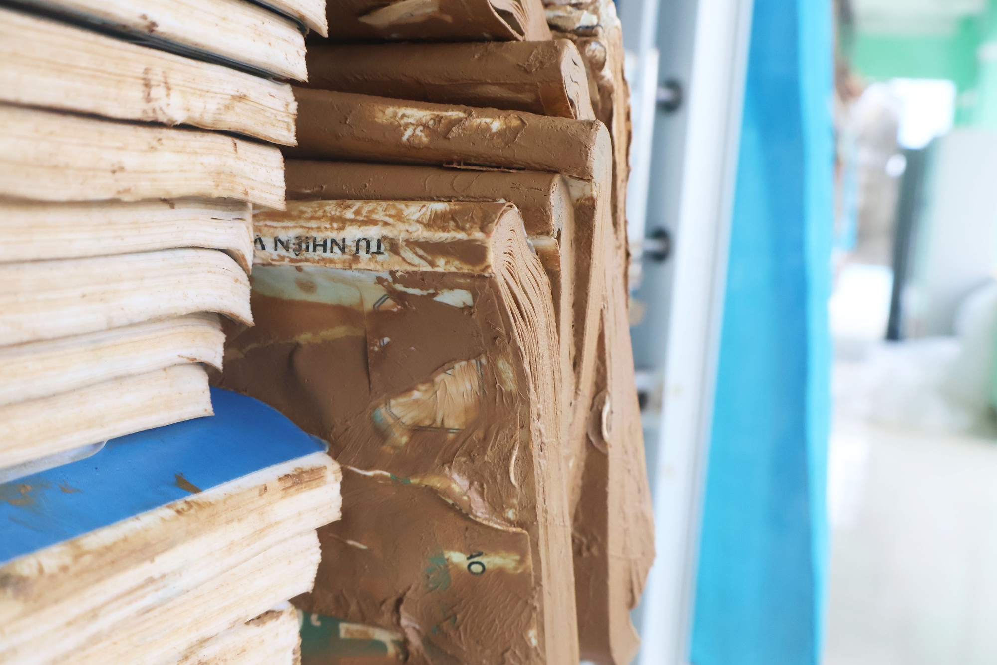 洪水中心和盛地区学校荒凉，师生缺席