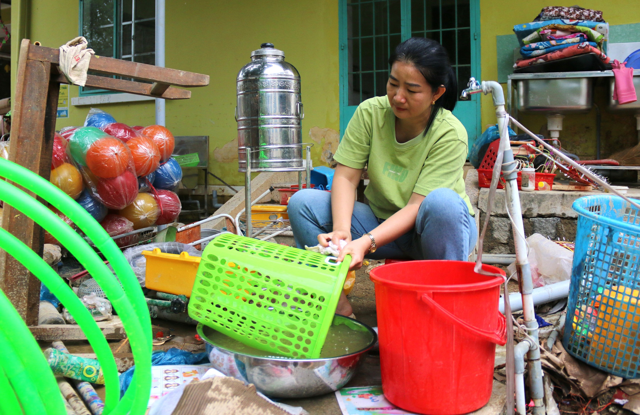 庆和省洪灾中心区学生返校无校服无书本