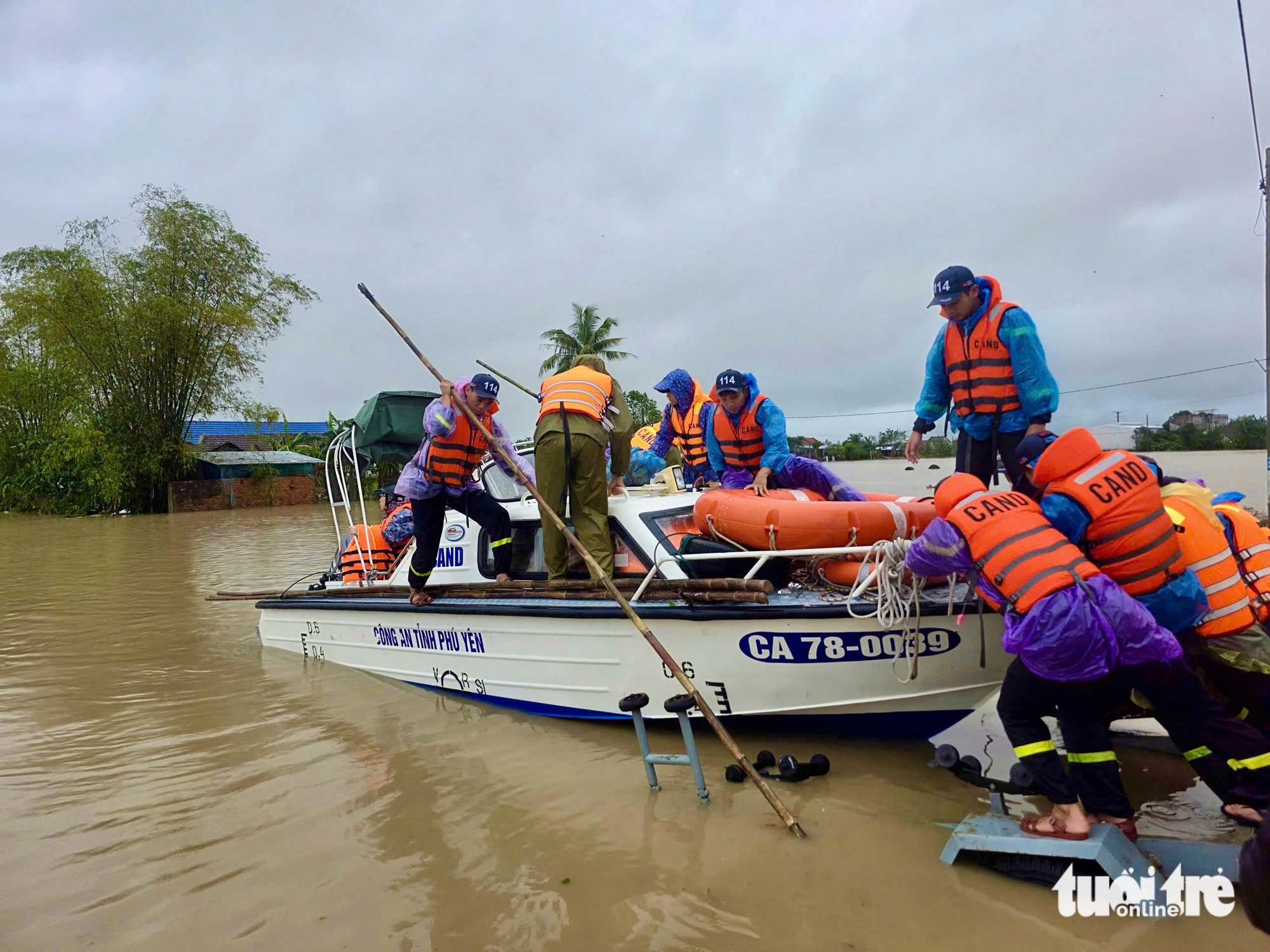 得乐省：数千户居民被困洪水中等待救援