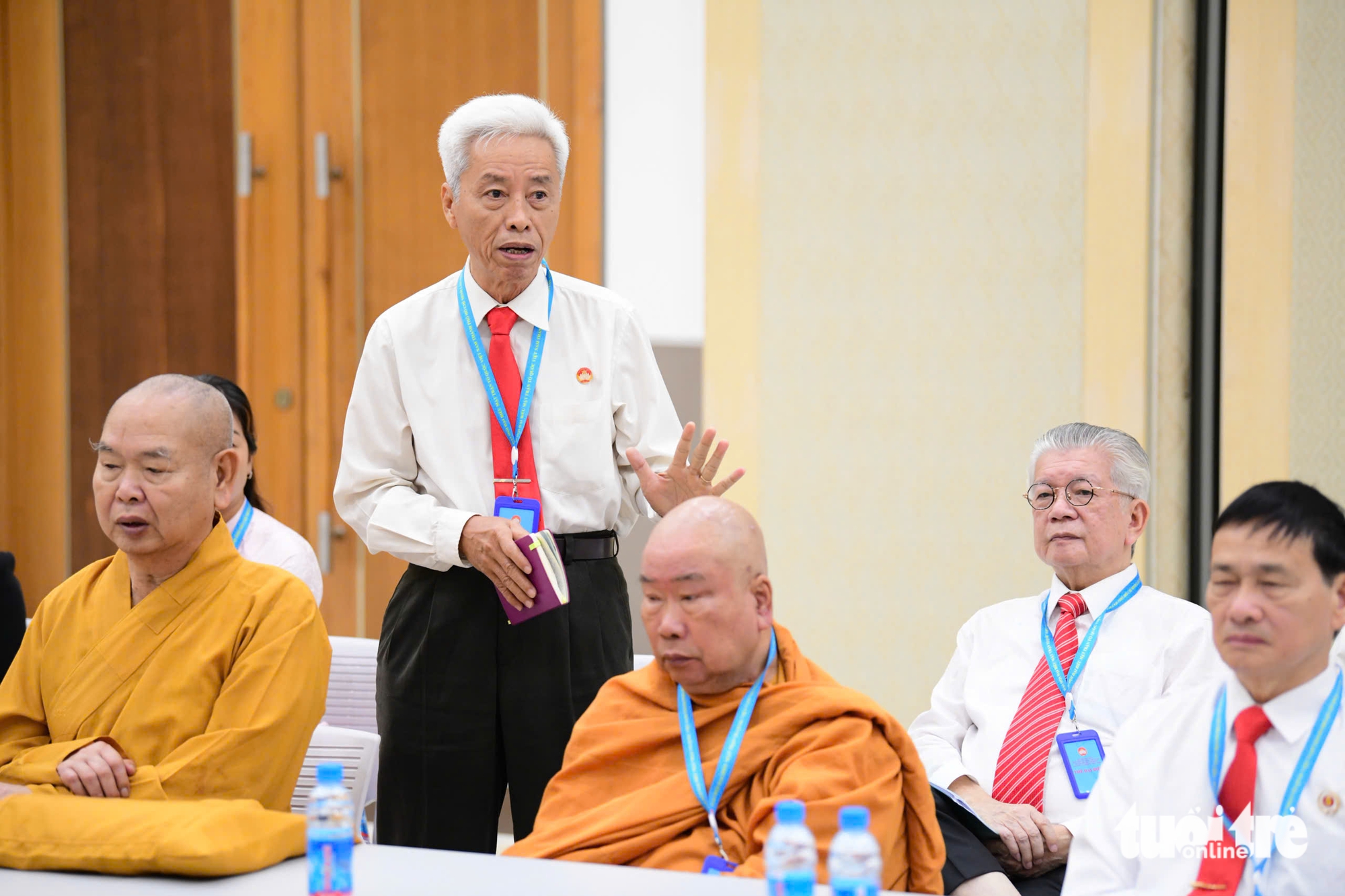 越南胡志明市祖国阵线大会上的许多热心贡献