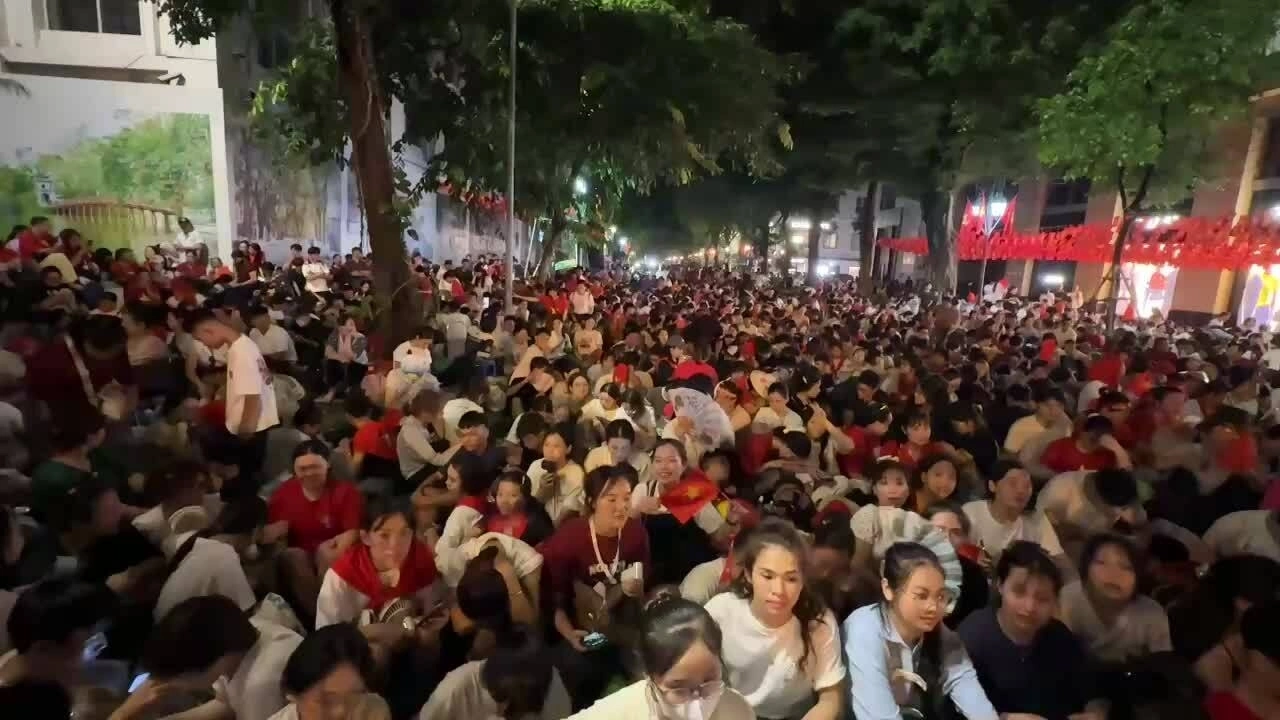 巴亭广场周围的“80周年音乐会”之夜