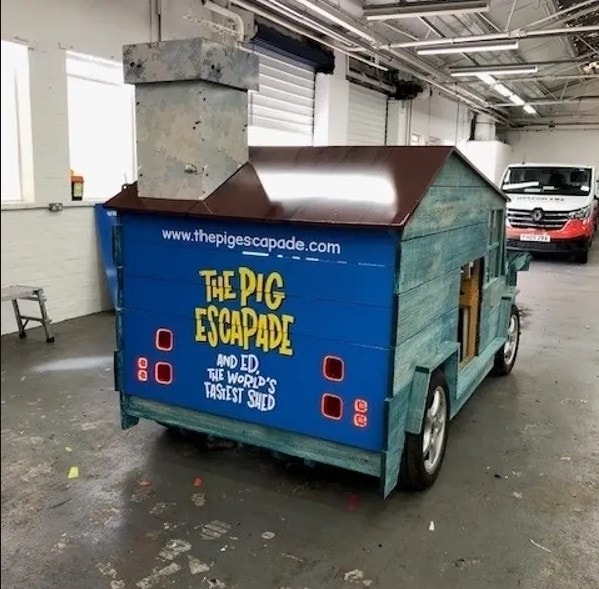 移动房屋打破速度纪录：简陋自建房速度堪比赛车