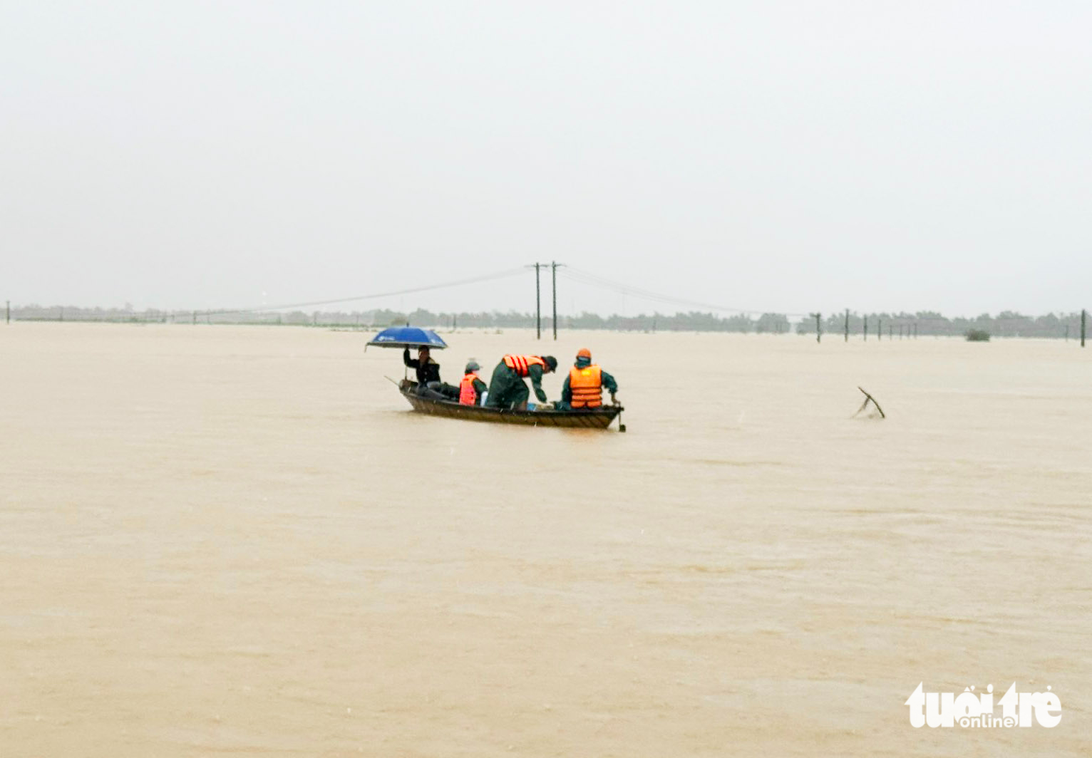 武嘉河-顺河上游洪水下降缓慢，下游民宅仍淹没超过1米