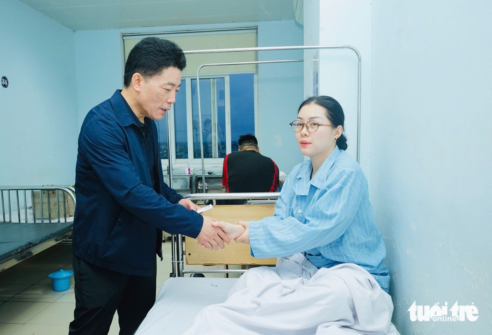 女护士从持刀追杀者手中夺回婴儿的详细行动