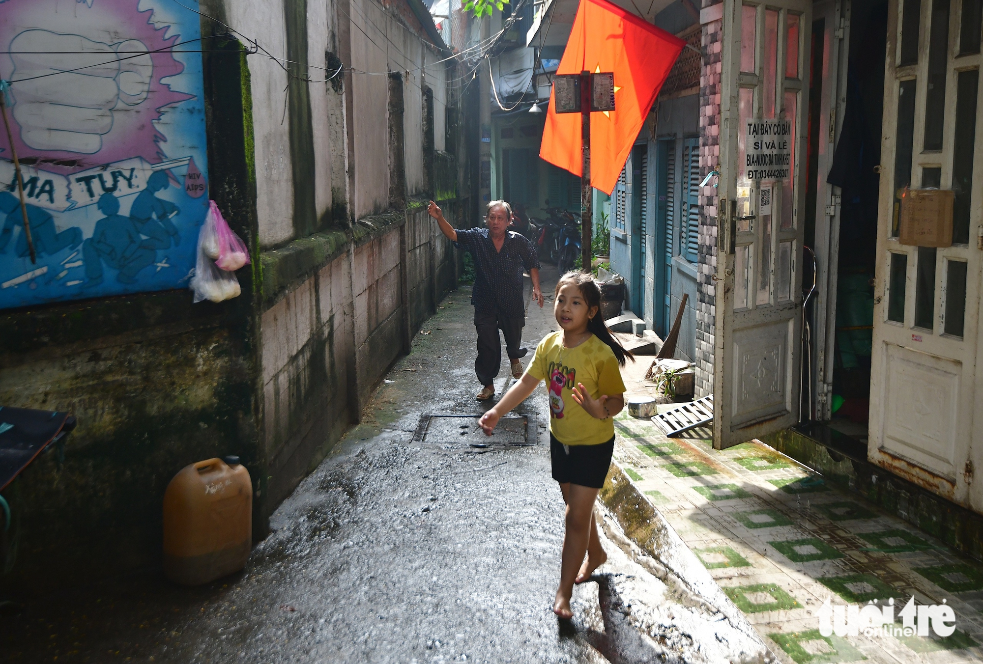 春和坊进行消防演练，指导居民在封闭场所逃生