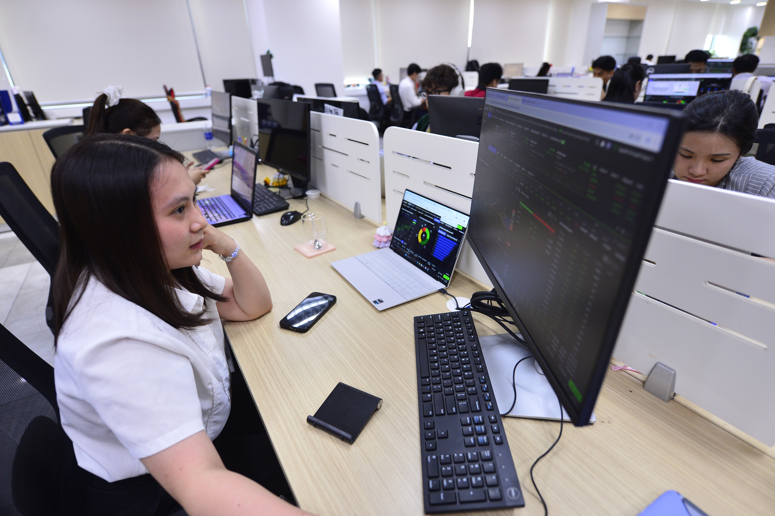 11月5日上午新闻：国会讨论修改个人所得税法，提高家庭扣除标准