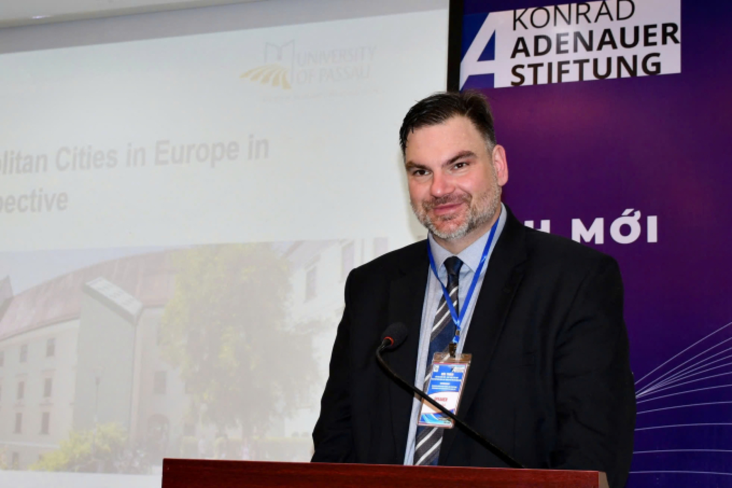 “民众买不起、租不起房是超级都市的教训”