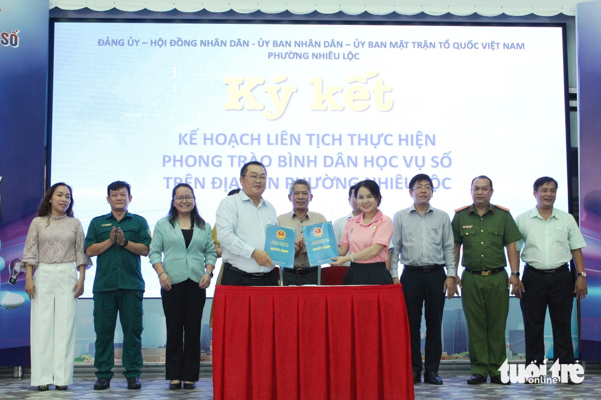 胡志明市饶禄坊将数字化转型普及到每个人，防范网络诈骗