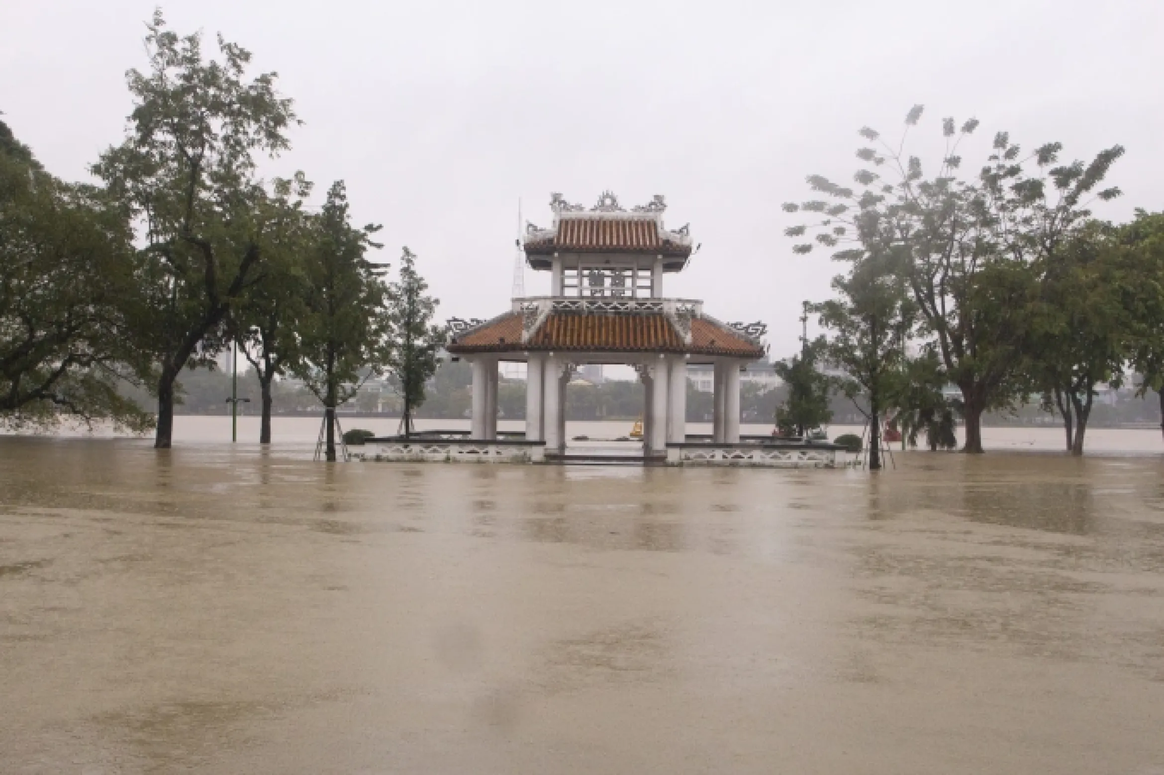 顺化-广义降雨量超过600毫米,洪水超过历史记录