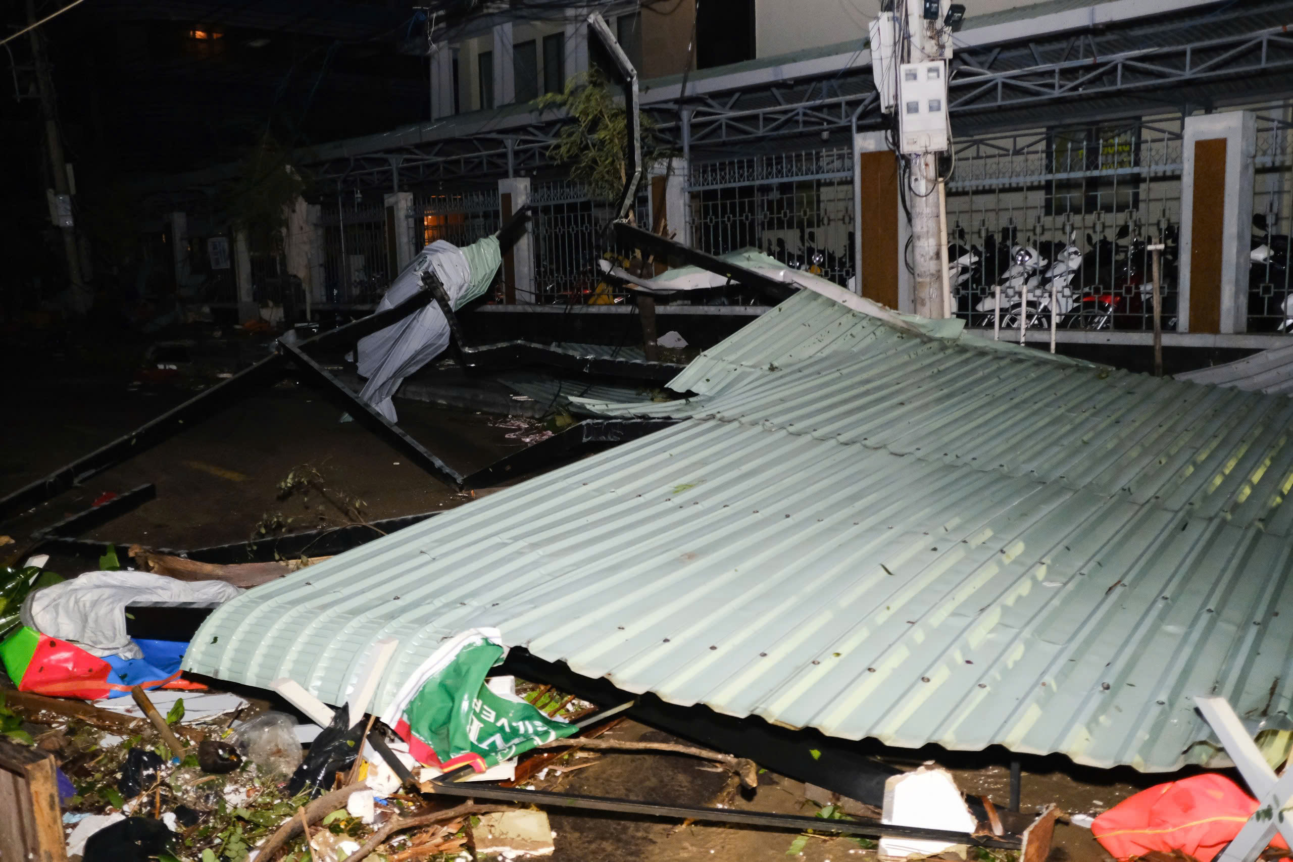 台风Kalmaegi在多地造成严重损失