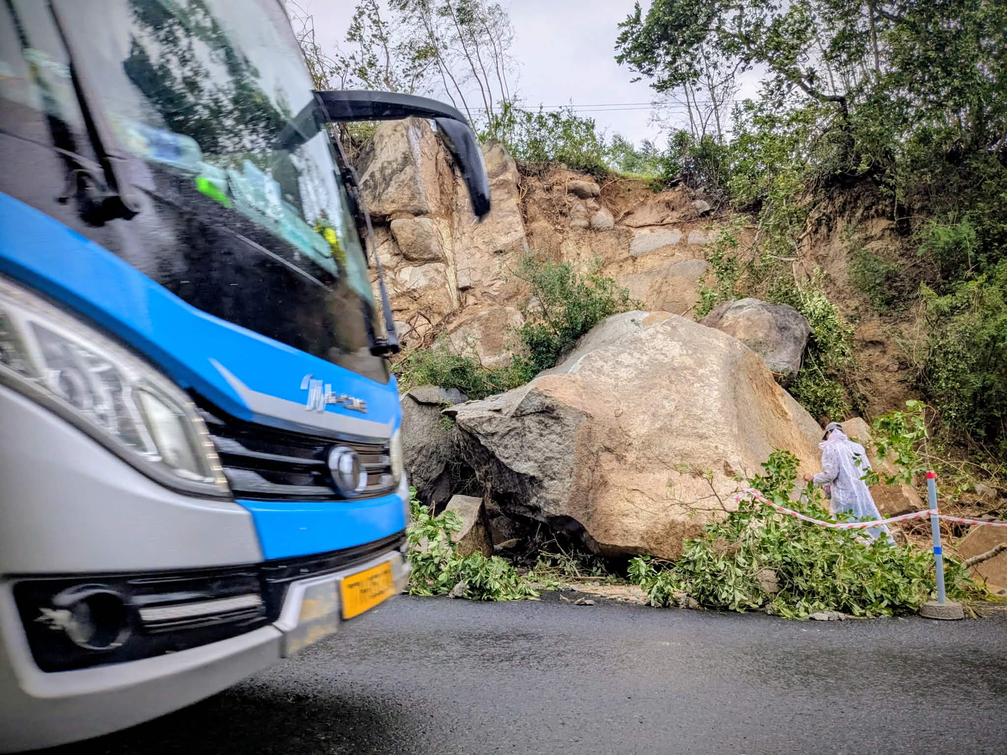 庆和省洪水逐渐退去；国道1号拥堵20公里