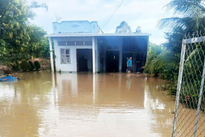 大雨导致林同省多地发生滑坡和洪水