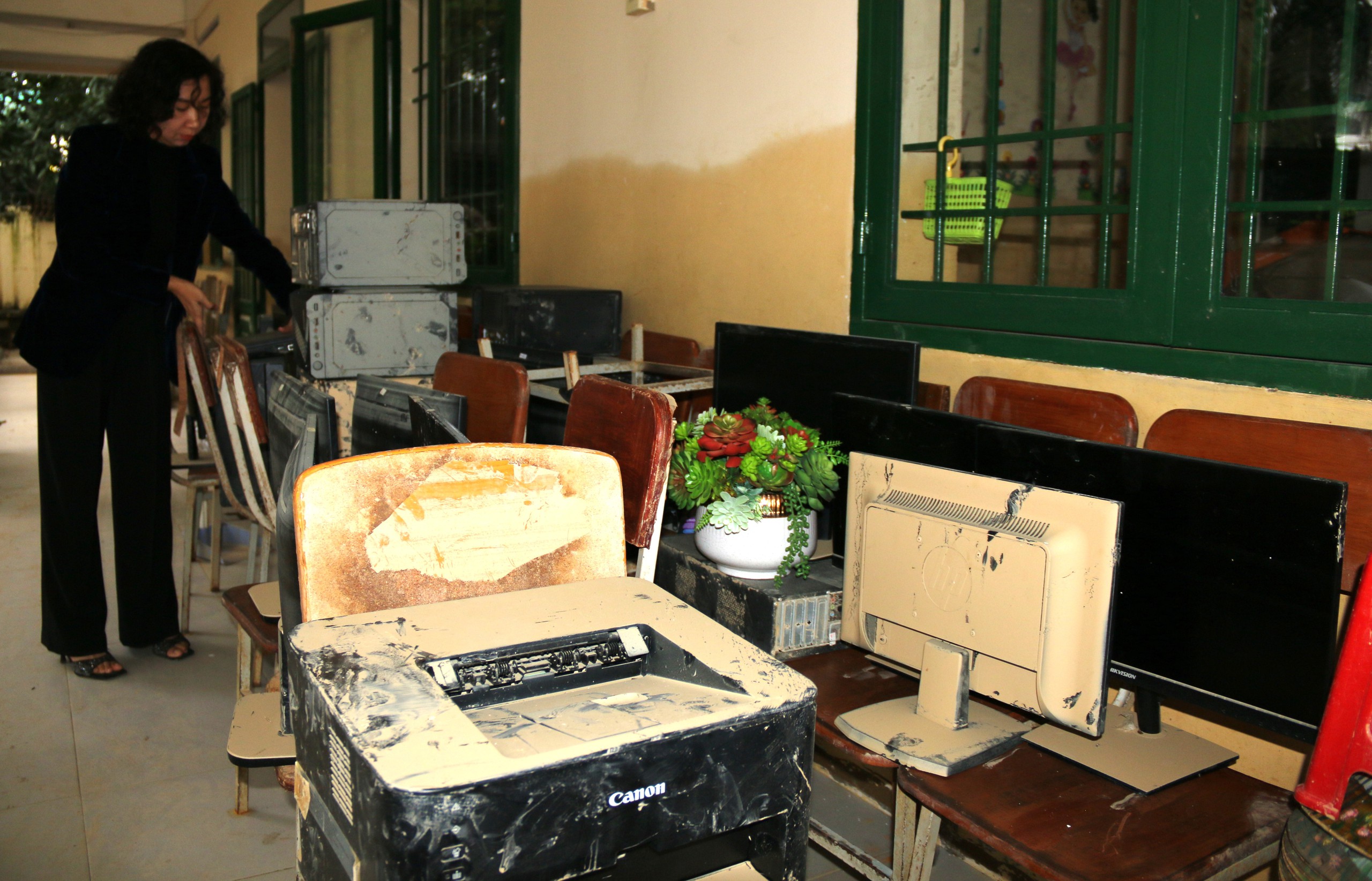 庆和省洪灾中心区学生返校无校服无书本