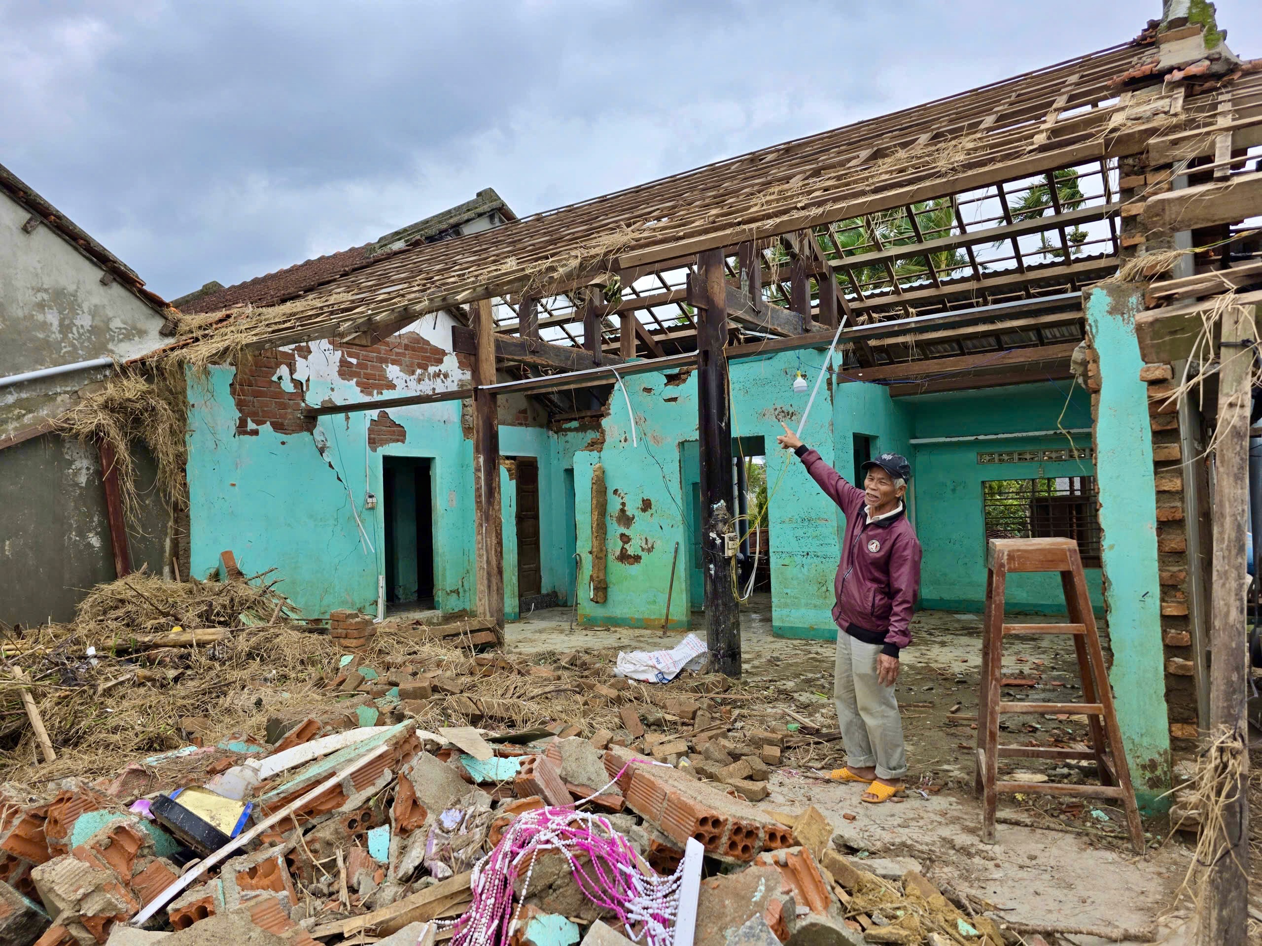 和盛乡洪水灾民新屋倒塌 正忙着修复 又担心台风来临