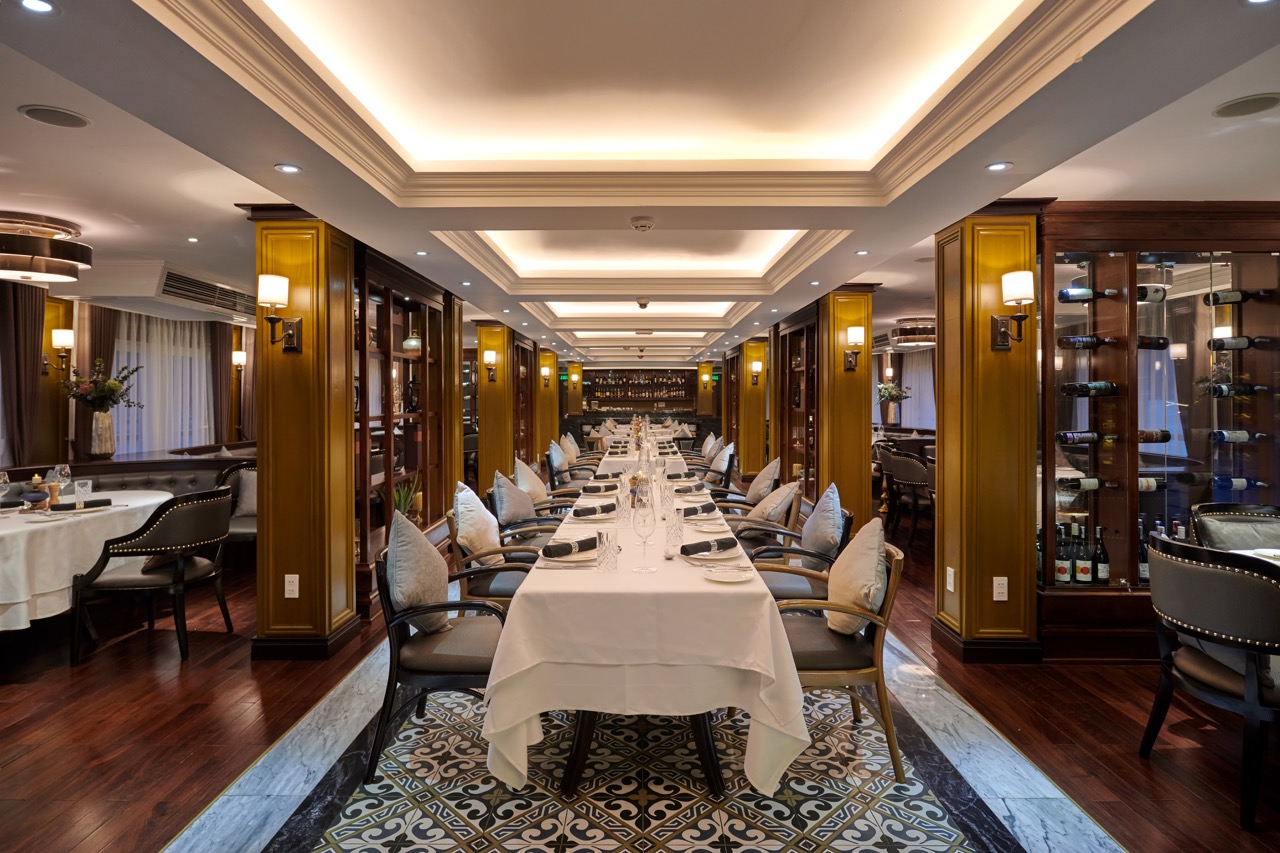 下龙湾的豪华与本土特色游轮之旅