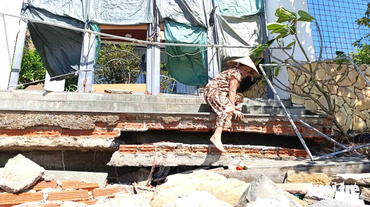 恐怖海浪夜间袭来，广南省海滨村庄一片狼藉