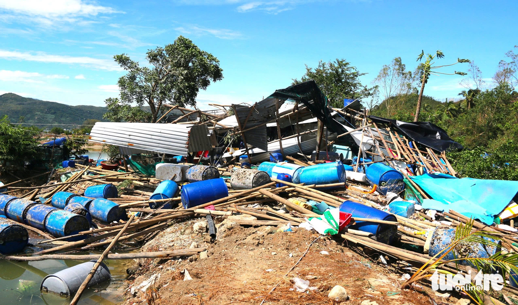 心痛数十艘渔船在台风Kalmaegi后破碎的场景