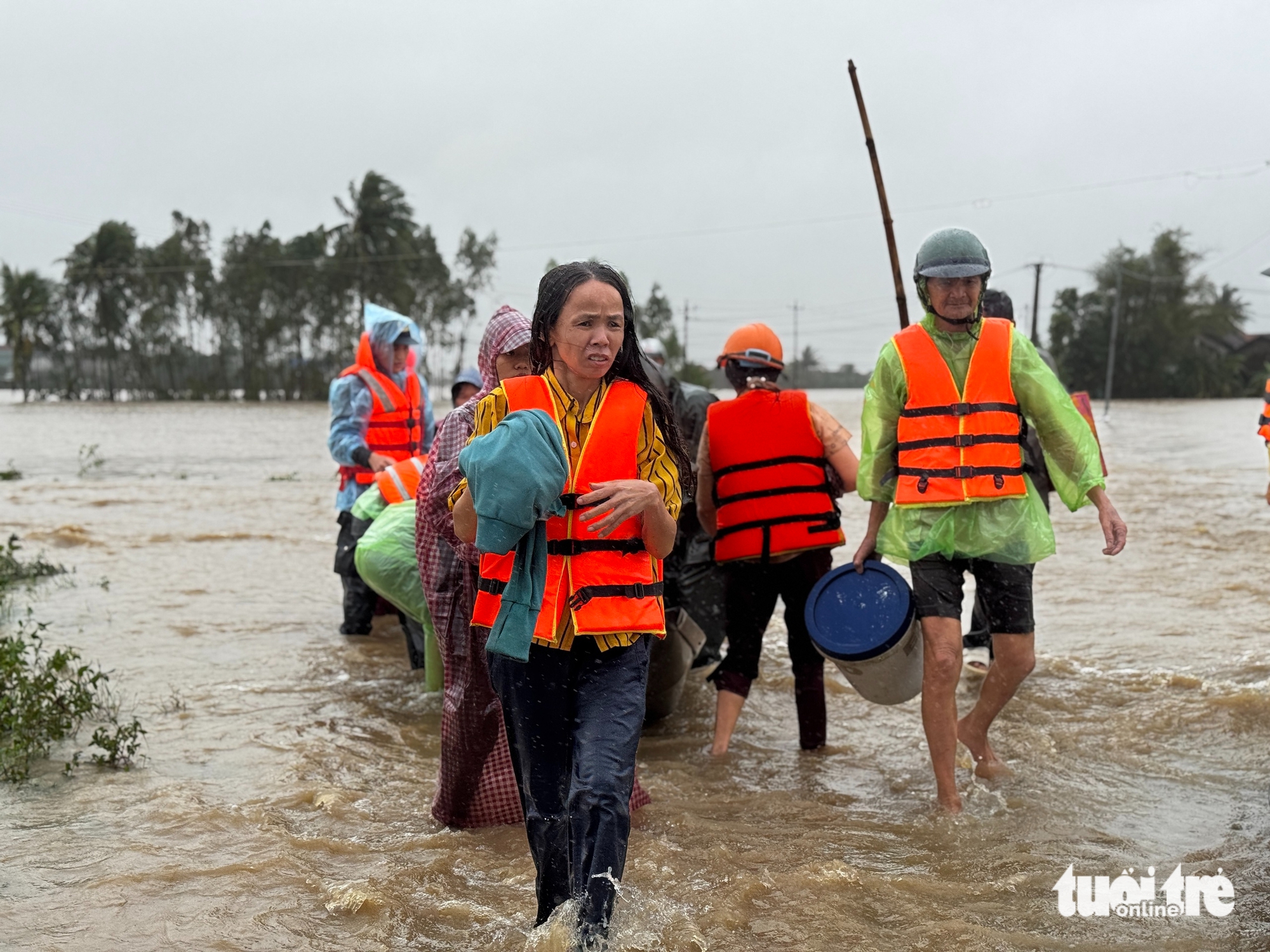 得乐省：数千户居民被困洪水中等待救援