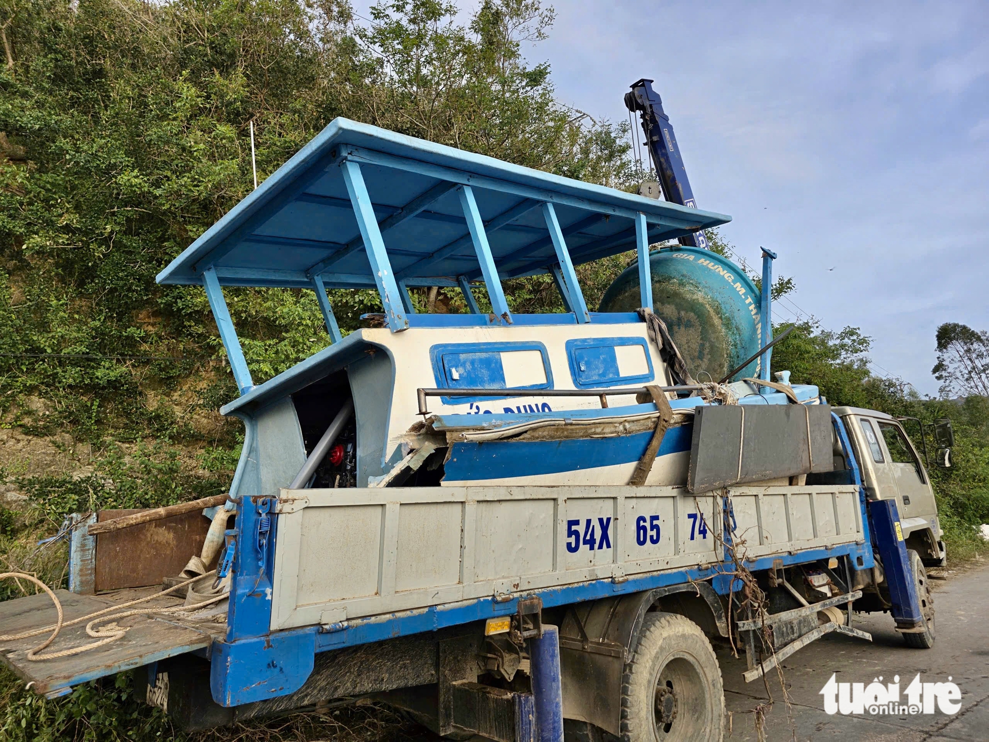 第13号台风后修船竞赛：船厂超负荷，船主焦急等待出海日