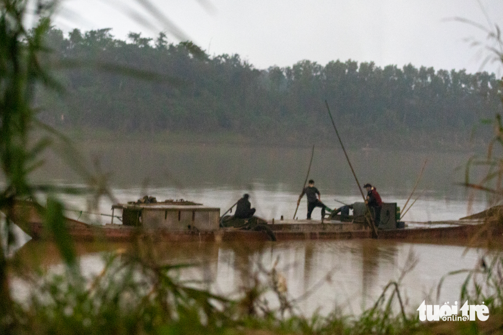 调查：石汉河上连夜非法吸沙，交易迅速进行
