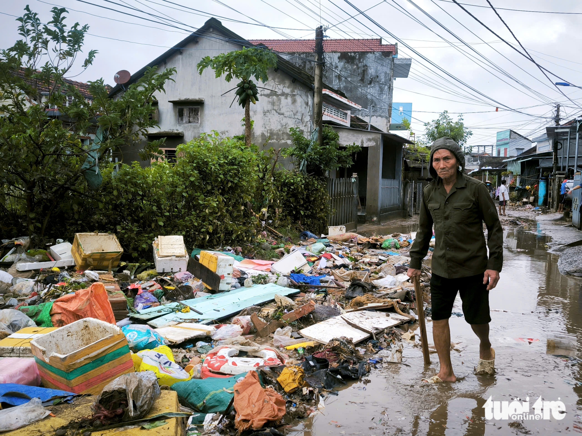 富安省洪水区居民的眼神：难以言表的事情