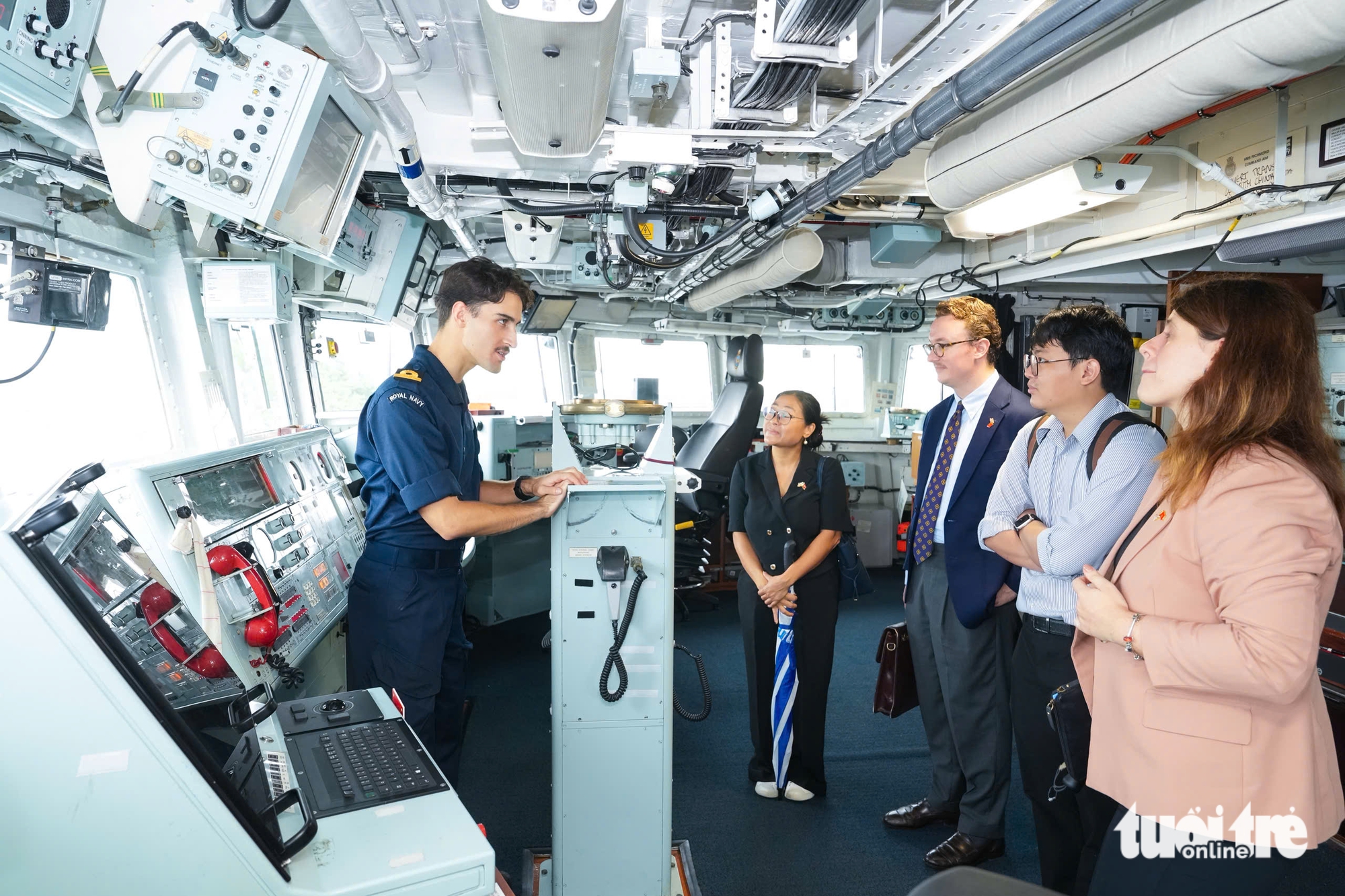 英国海军舰艇HMS Richmond时隔四年重返越南