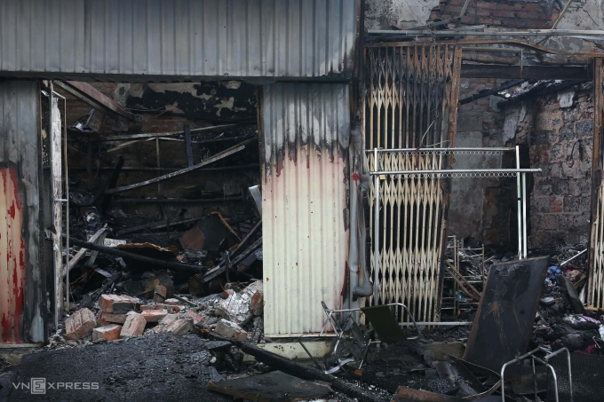 河内市中心三个摊位发生猛烈火灾