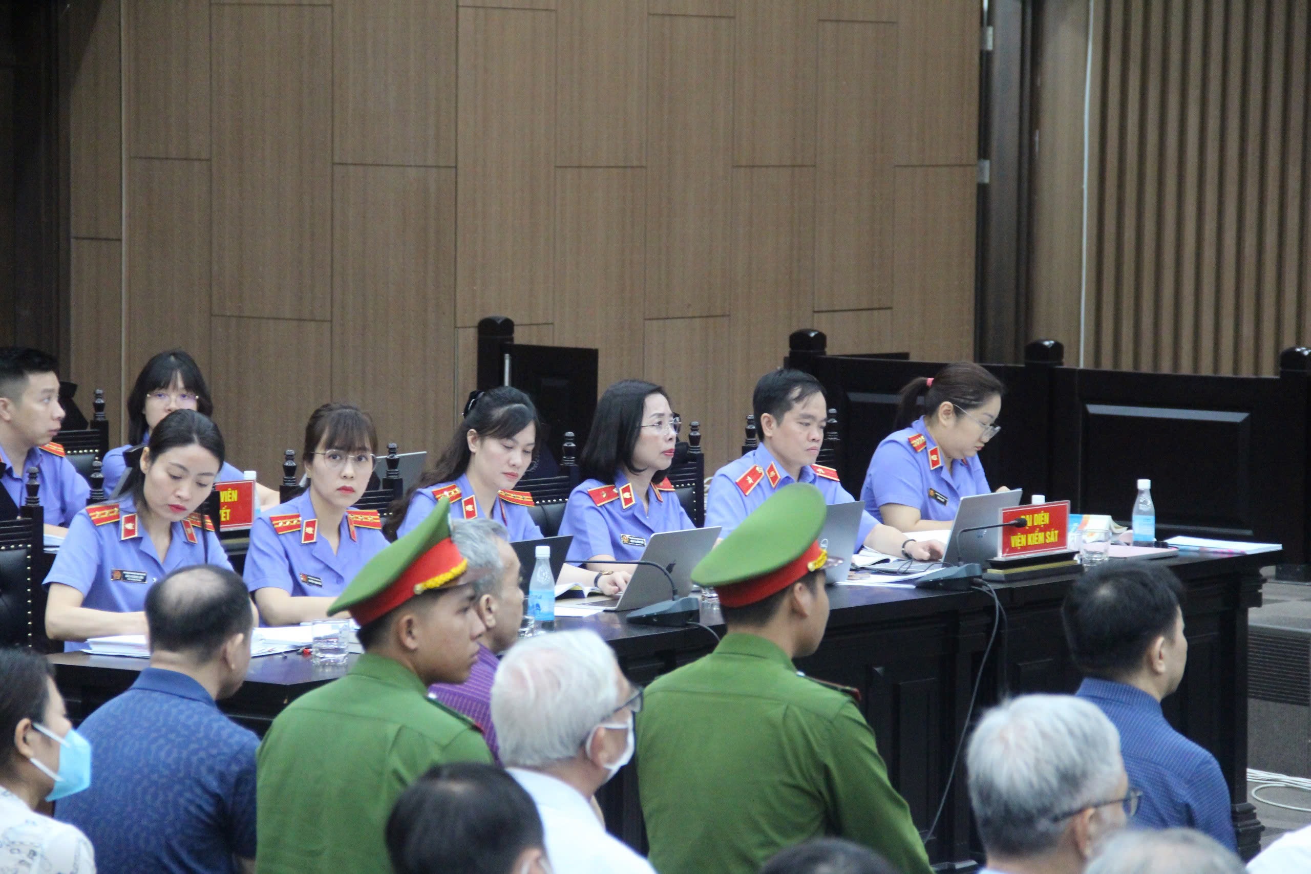 法院开始宣判永福省前书记黄氏翠兰及40名被告