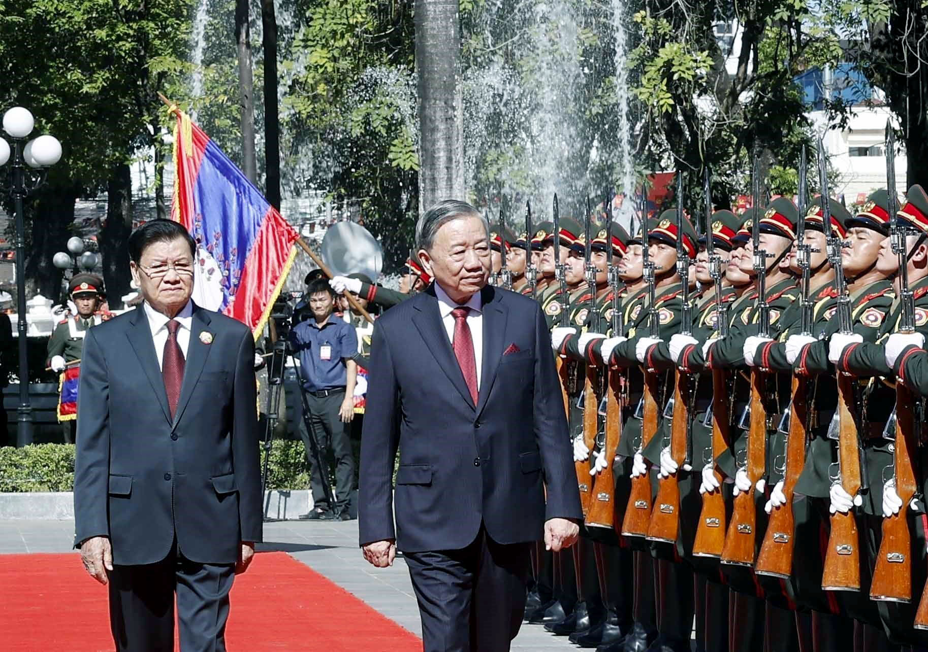 老挝以国家元首最高礼仪迎接苏林总书记