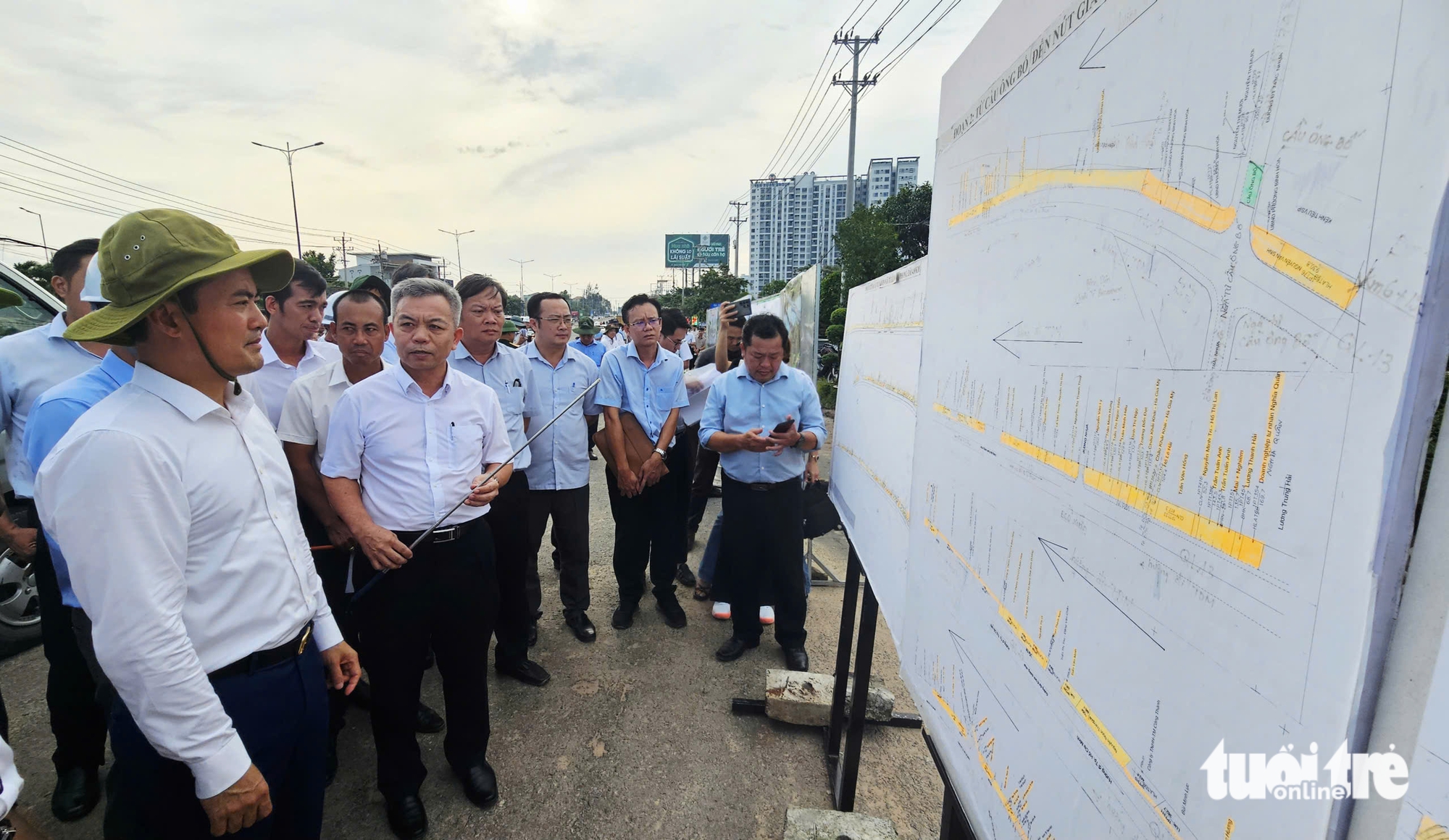 胡志明市副主席Bùi Xuân Cường考察多个重点交通工程