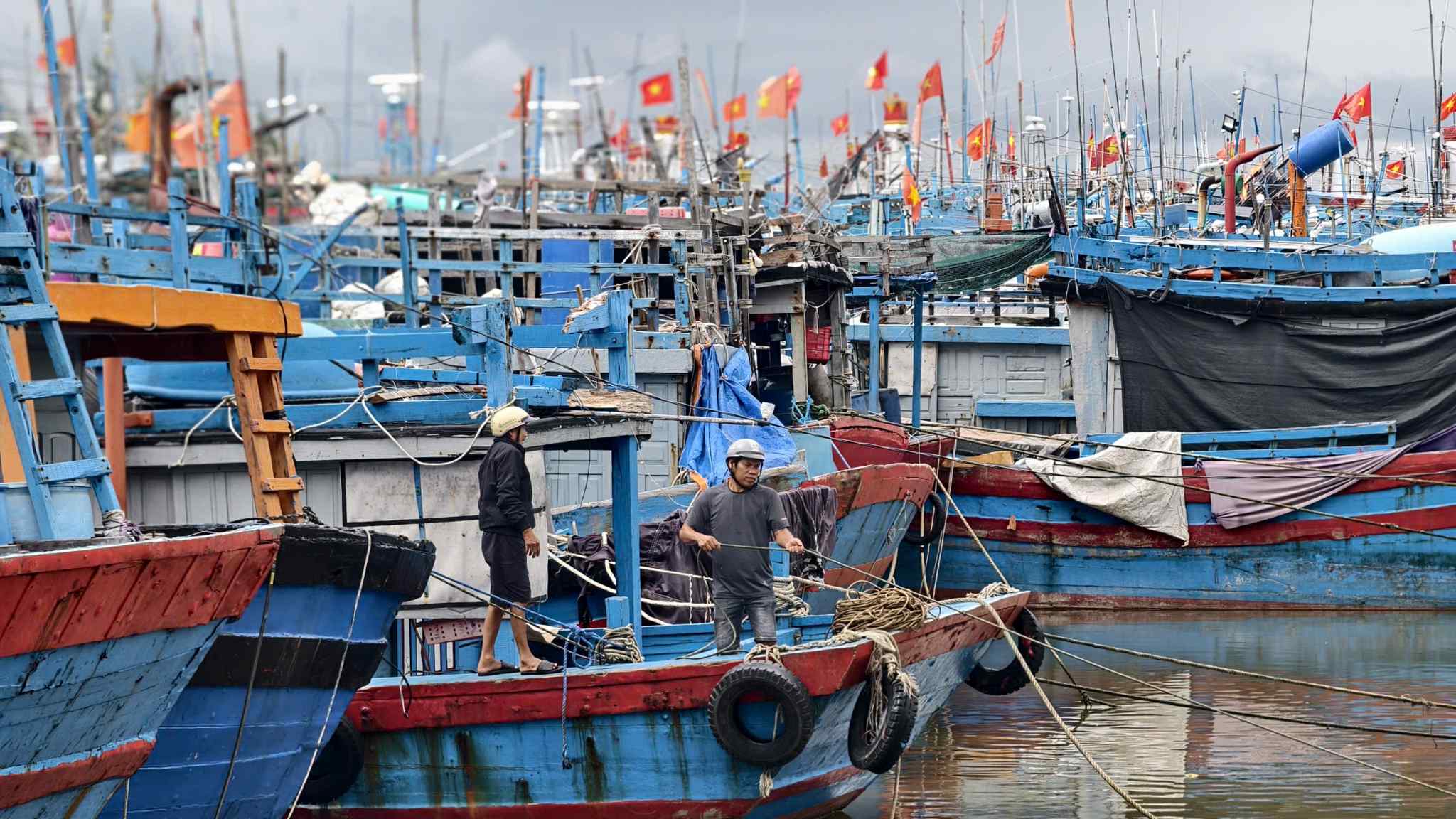 广南省呼吁6000多艘渔船避开13号台风