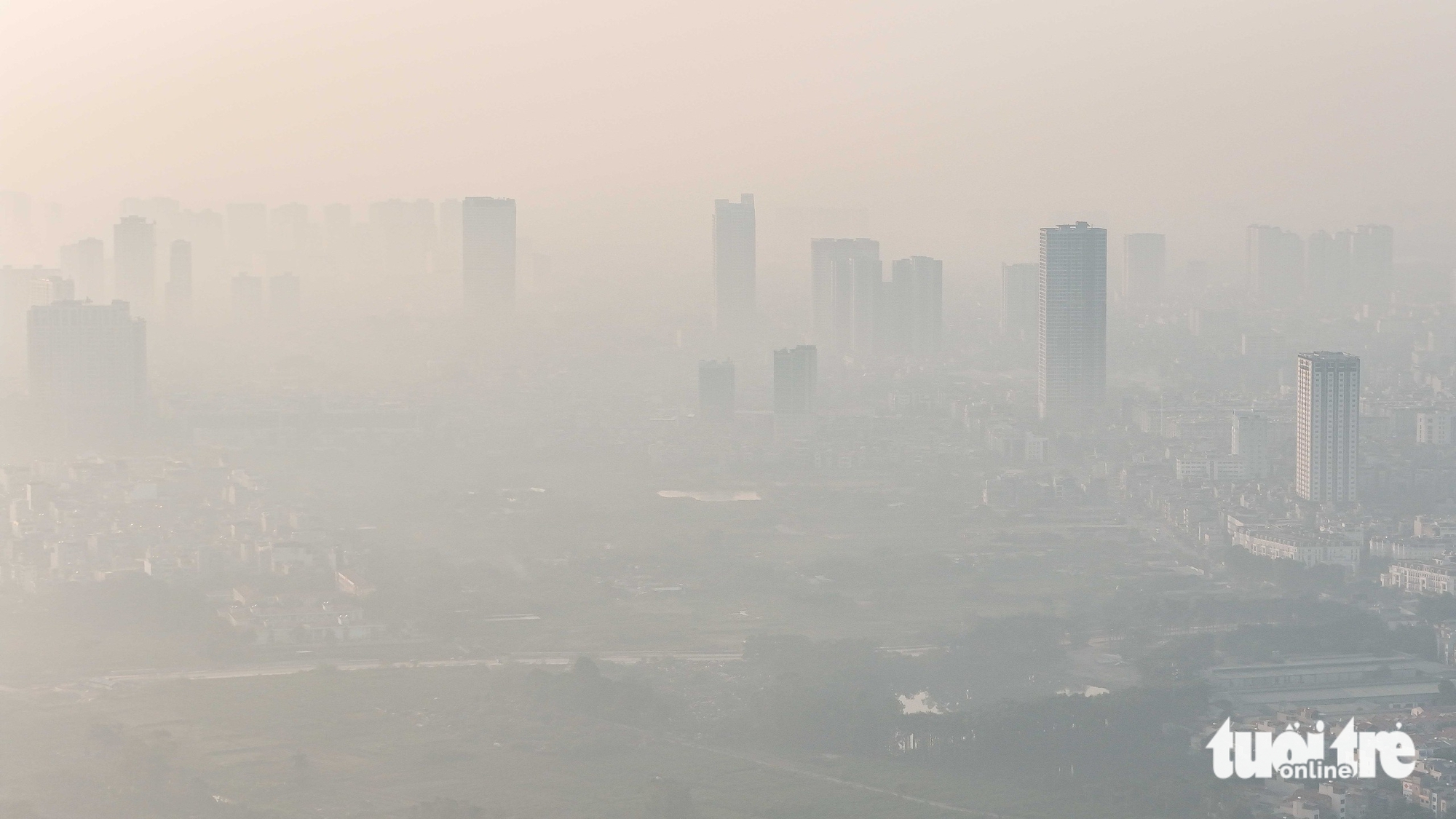 中午时分雾气依然浓密，河内宛如沙巴