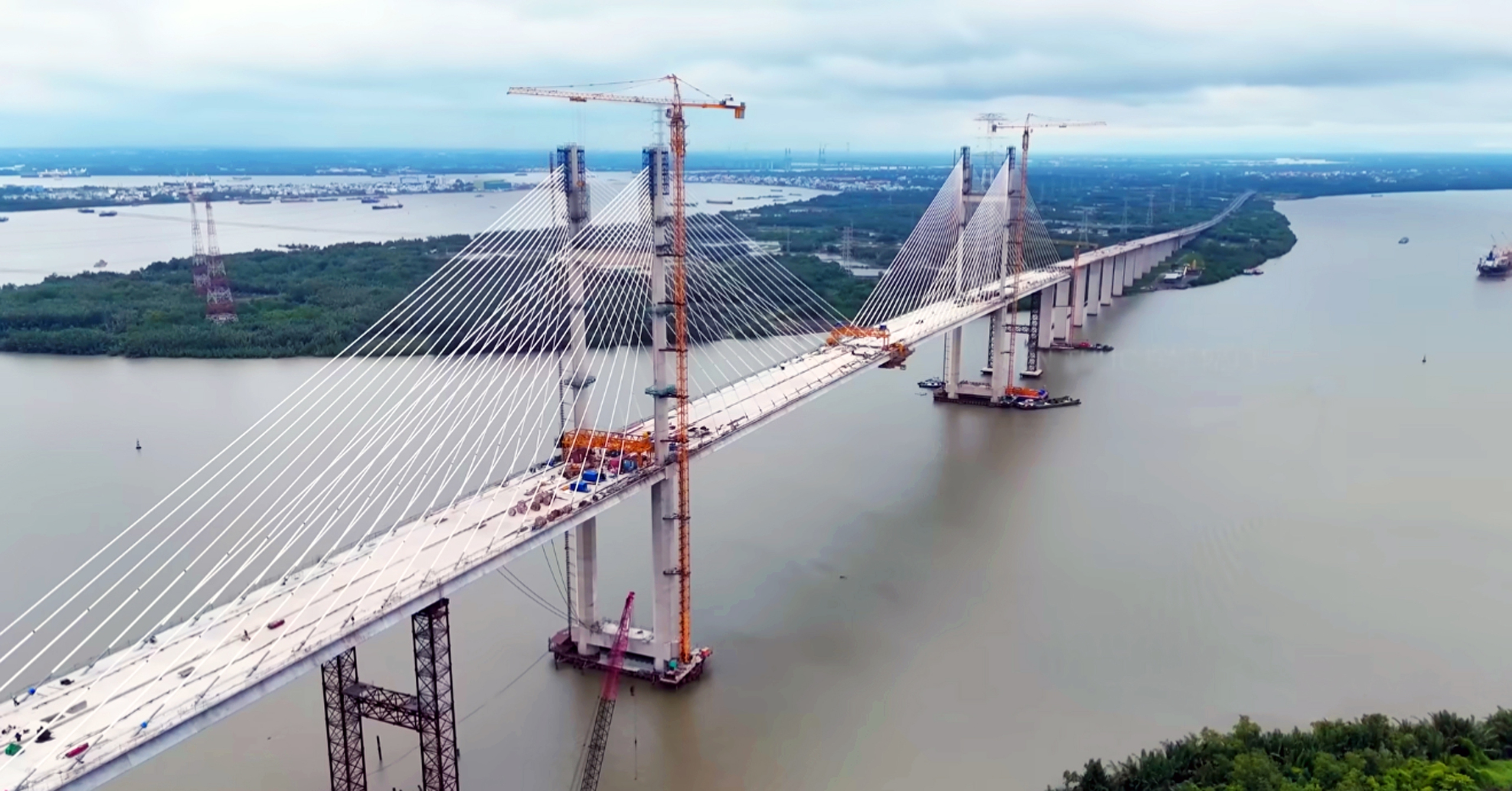 6月28日平庆桥Bến Lức - Long Thành高速公路合龙