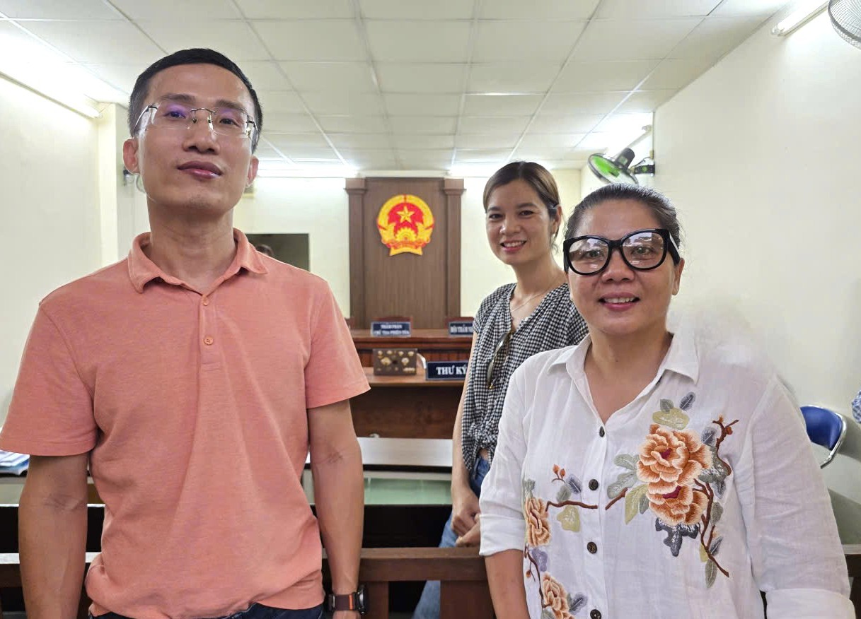 审理Saigon Gateway公寓居民起诉农业与环境厅因分割红皮书案件