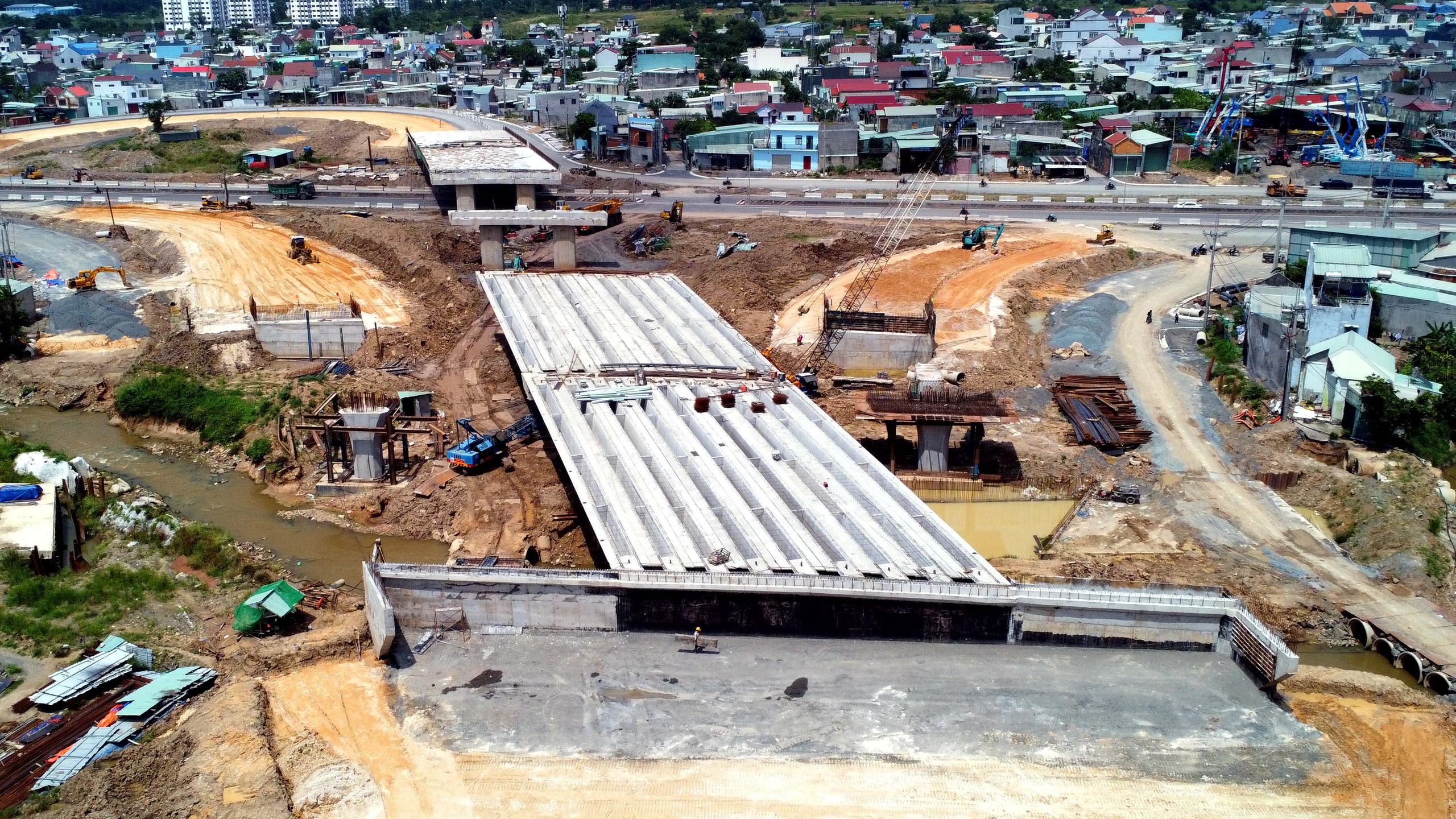 距离通车还有近2个月，边和-头顿高速公路的形态如何？