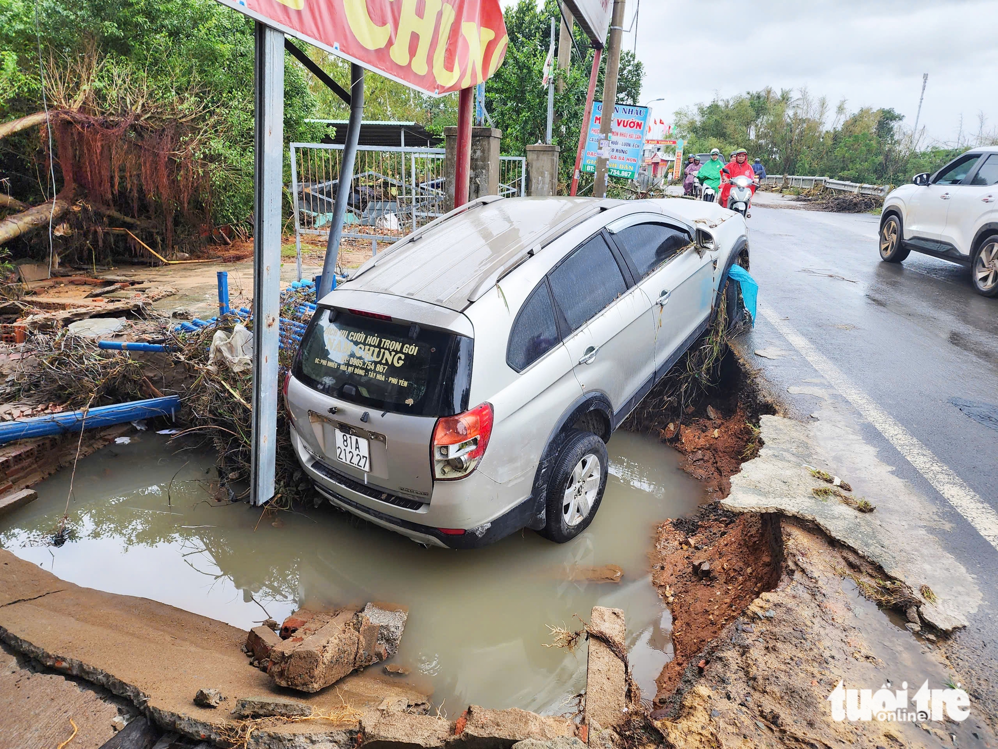 令人心碎的画面，从和盛洪水中心传来的悲痛