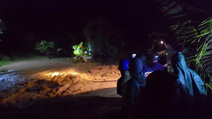 林同省山区水库溃坝，多人被冲走