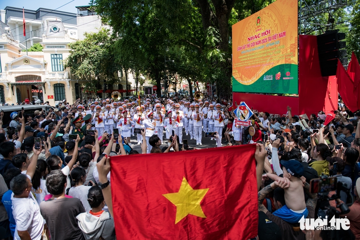 2025年世界警察音乐节在还剑湖周围的印象