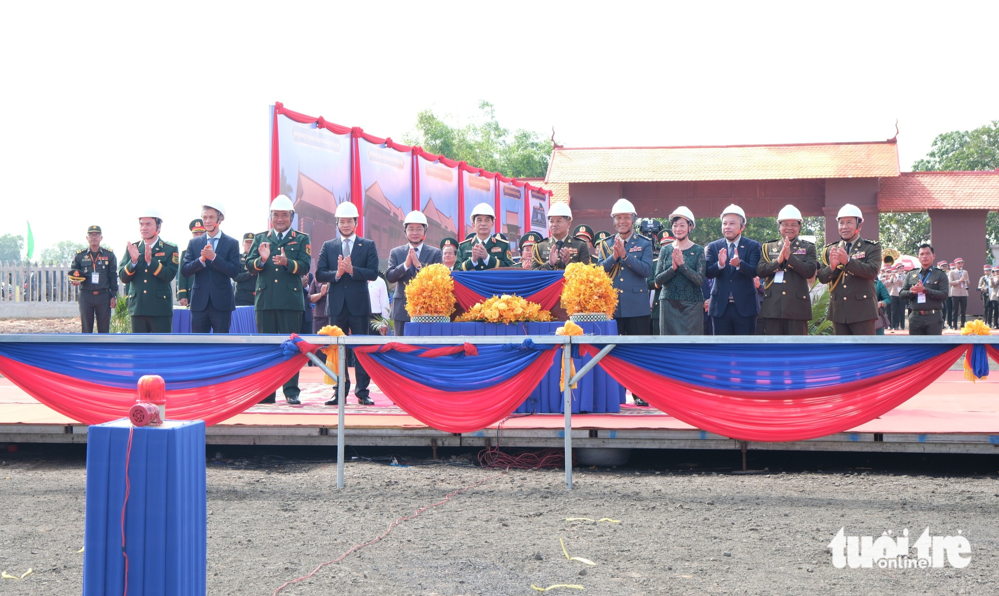 越南国防部支持在柬埔寨开工建设小学