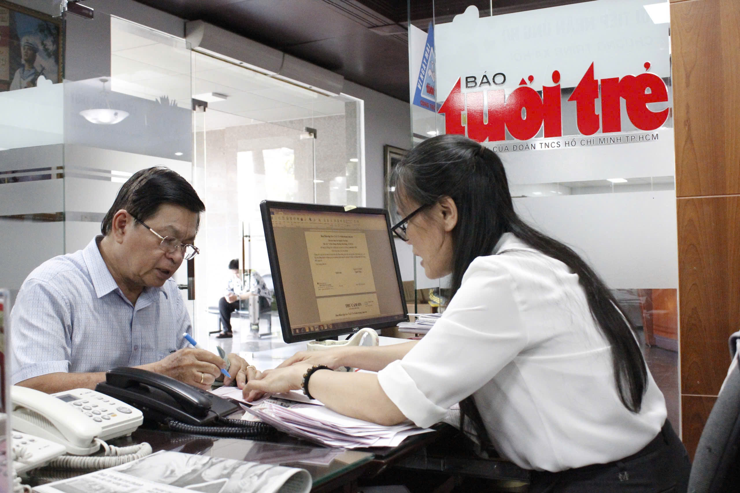 既是忠实读者，又是熟悉的善心人士