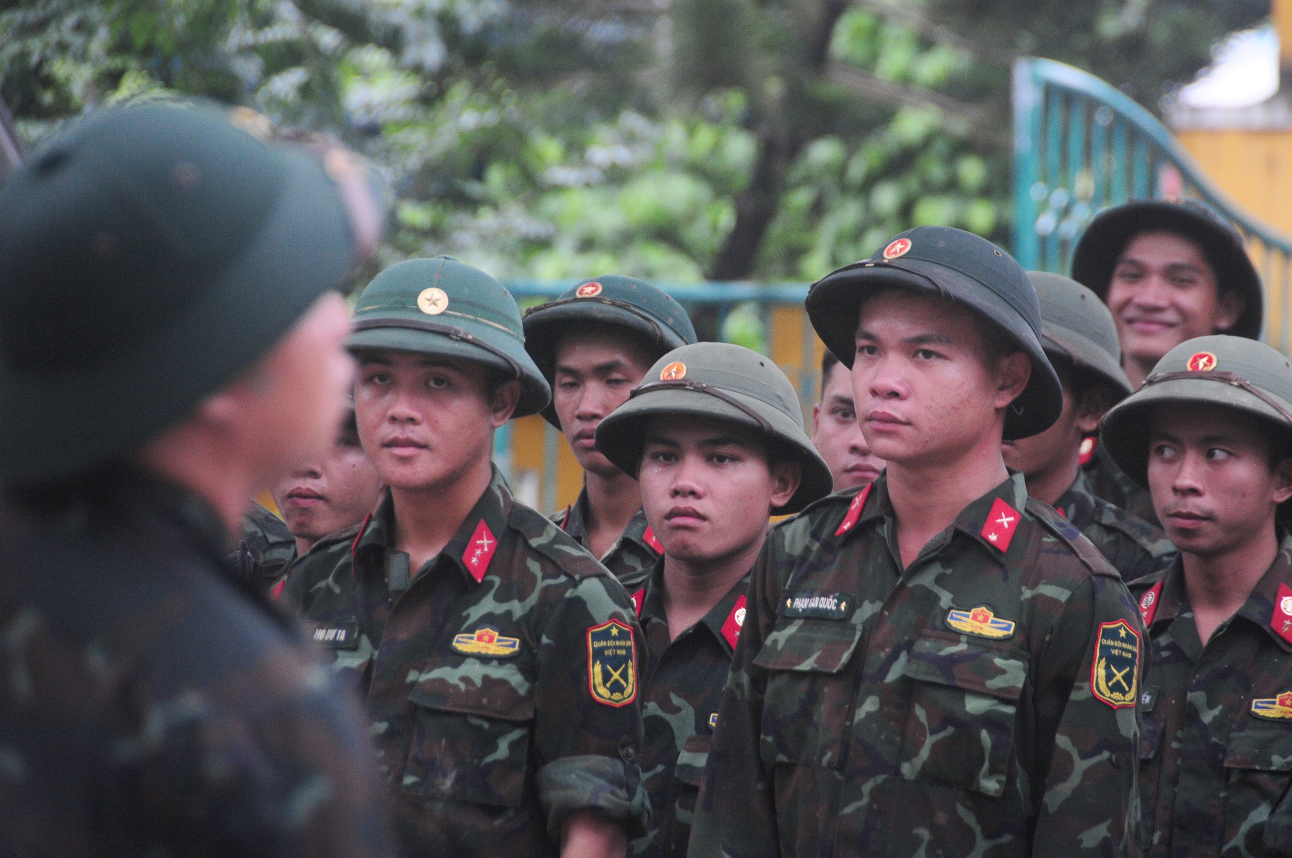 中部地区部队在一个月内两次帮助民众渡过特大洪水