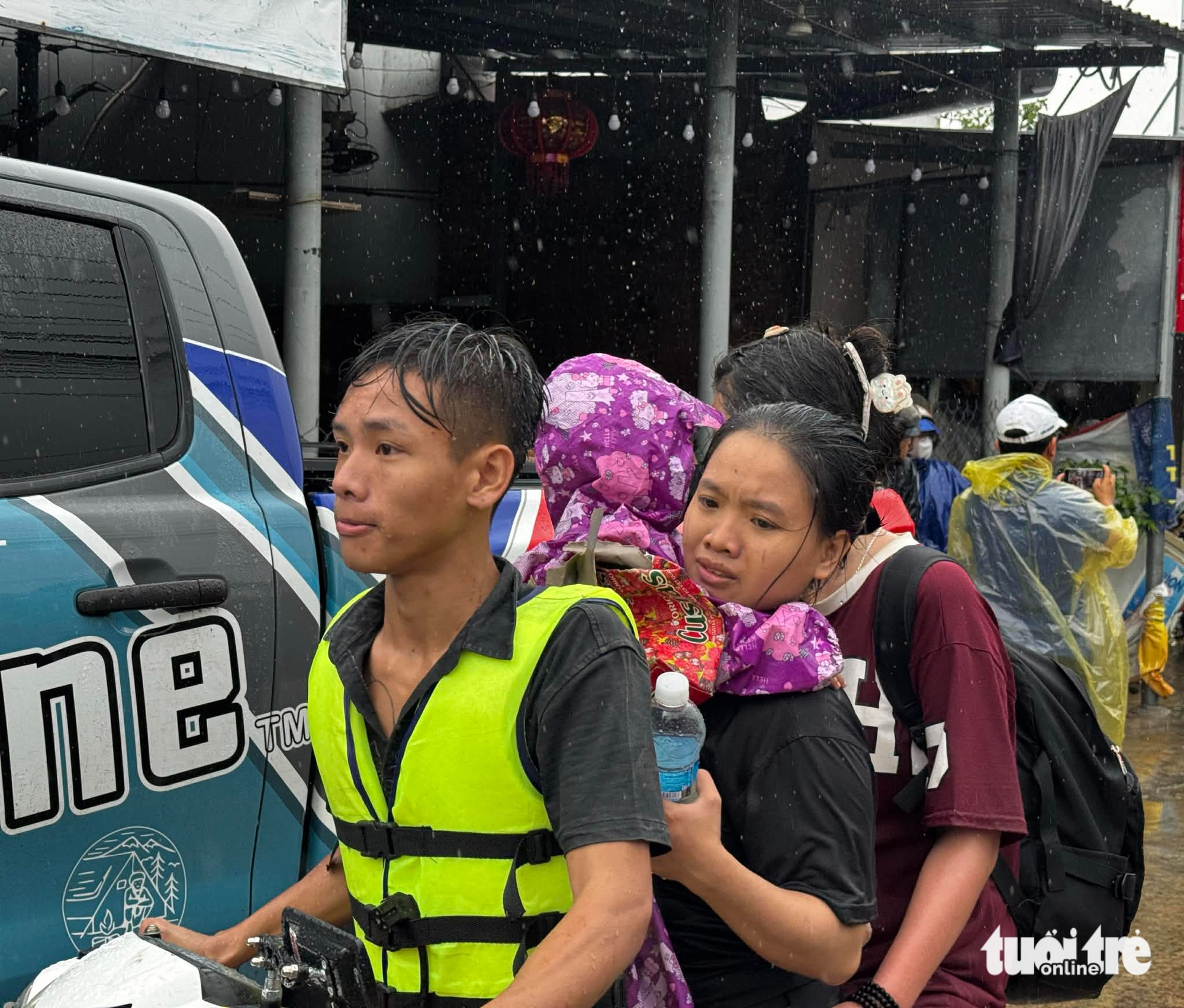 在众多损失中，同胞情谊点燃温暖