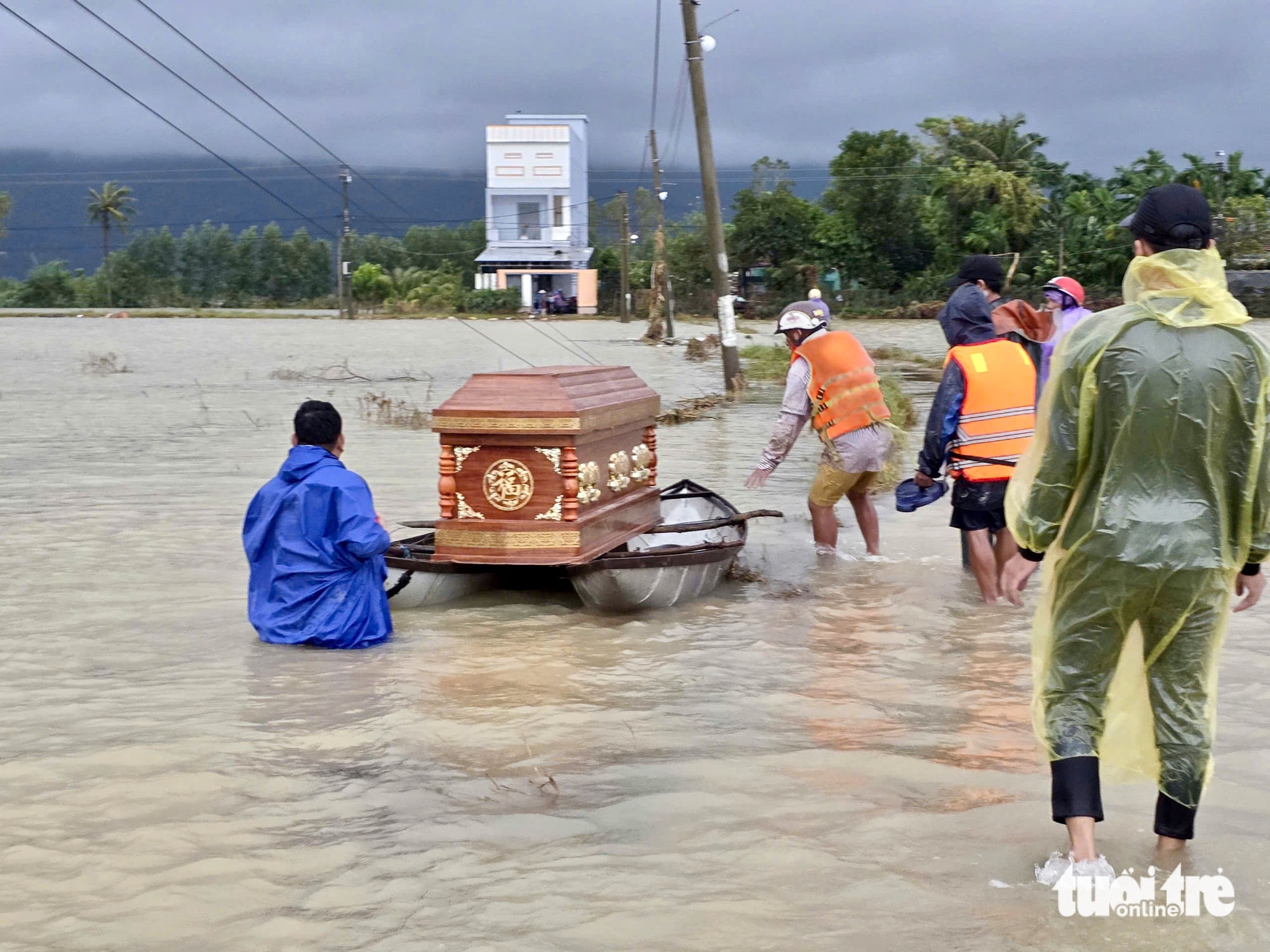 洪水地区的泪水告别