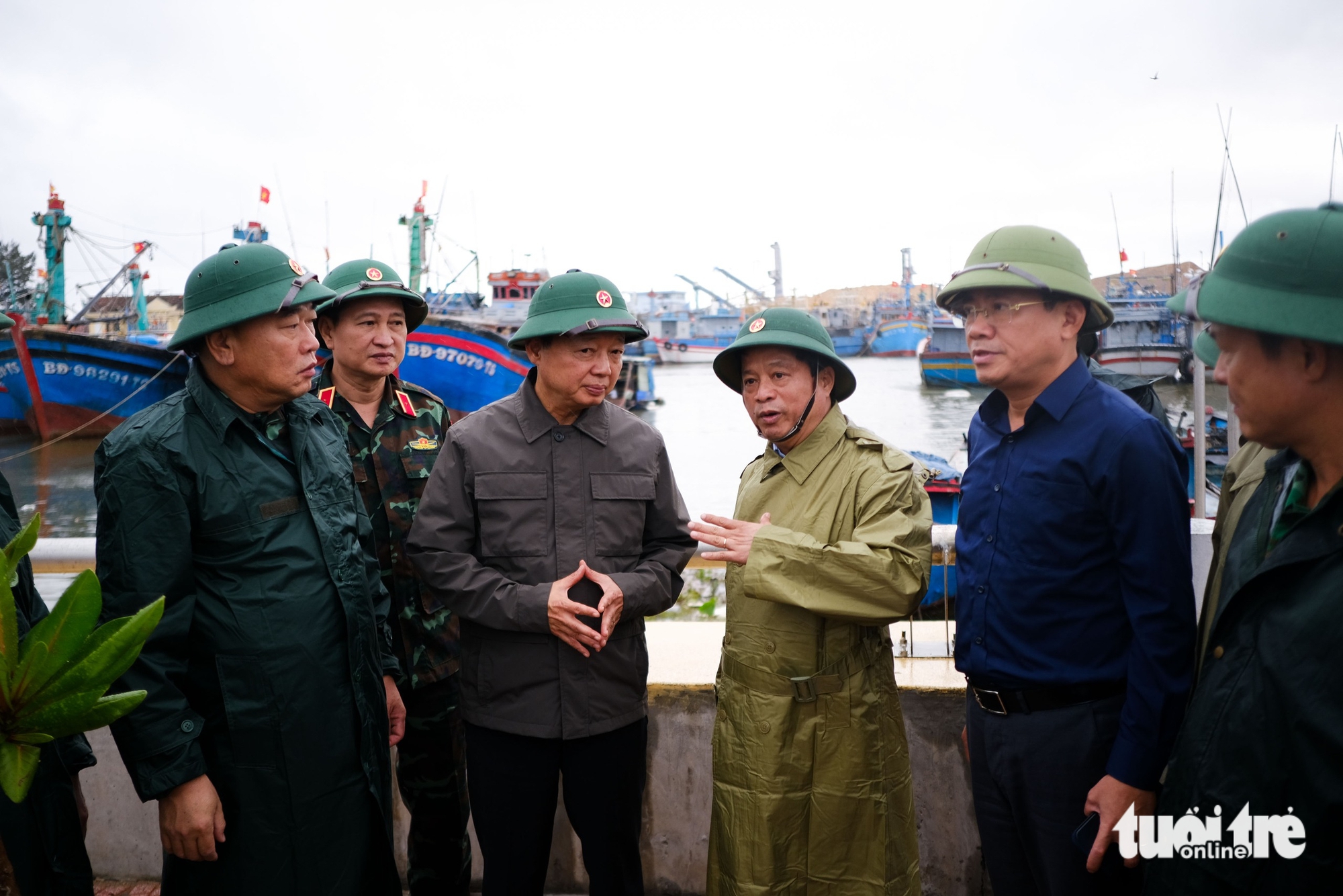 副总理陈红河在嘉莱省直接检查抗击台风卡尔梅吉