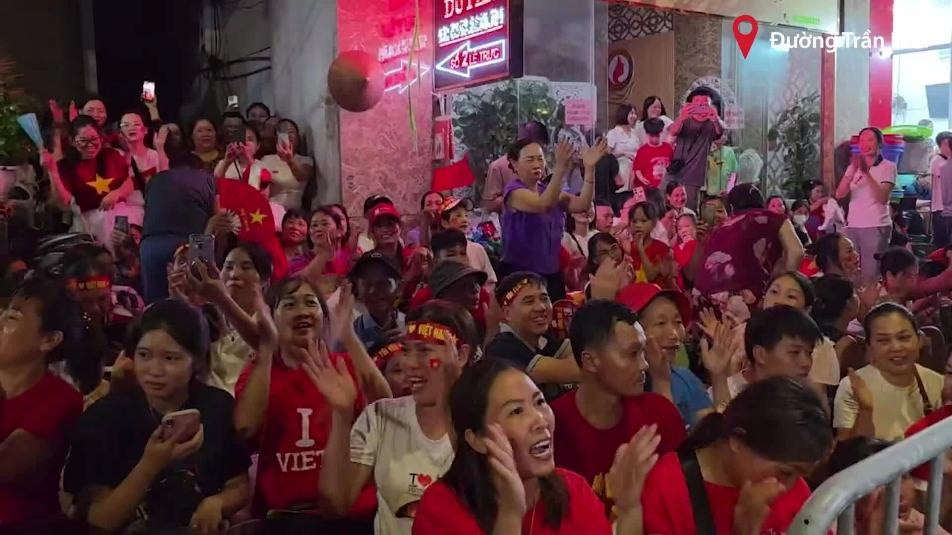 通宵等待观看阅兵总彩排