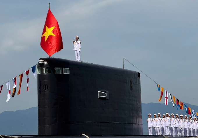 海军舰艇在海上进行阅兵队形训练